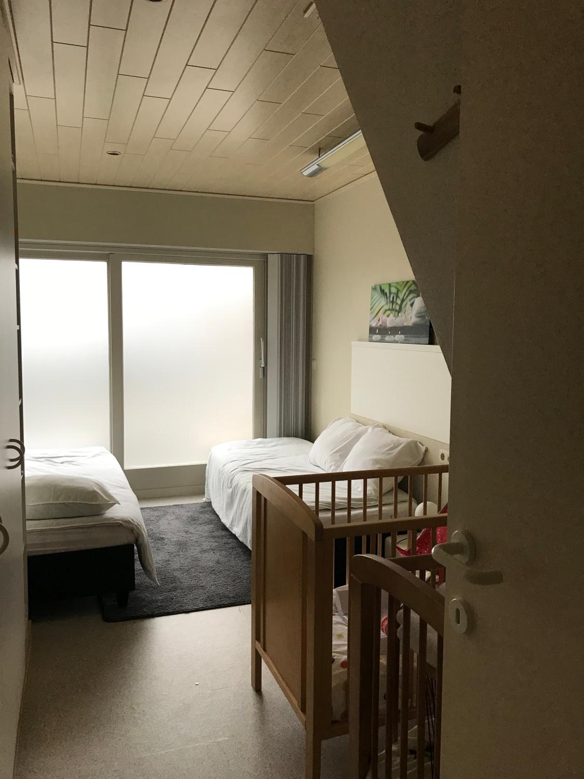Seven-Bedroom House photo 3