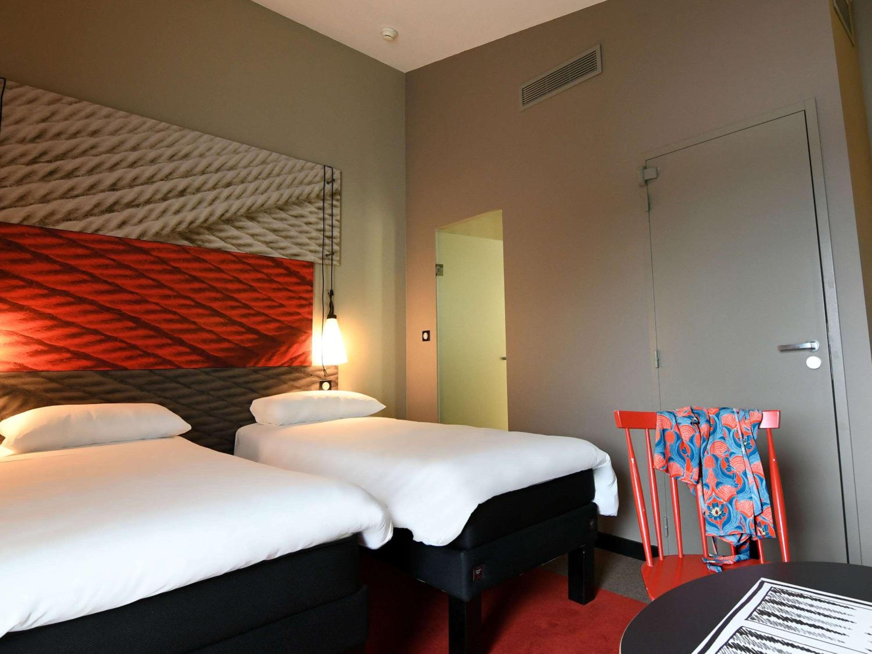 Standard Twin Room - Photo 1