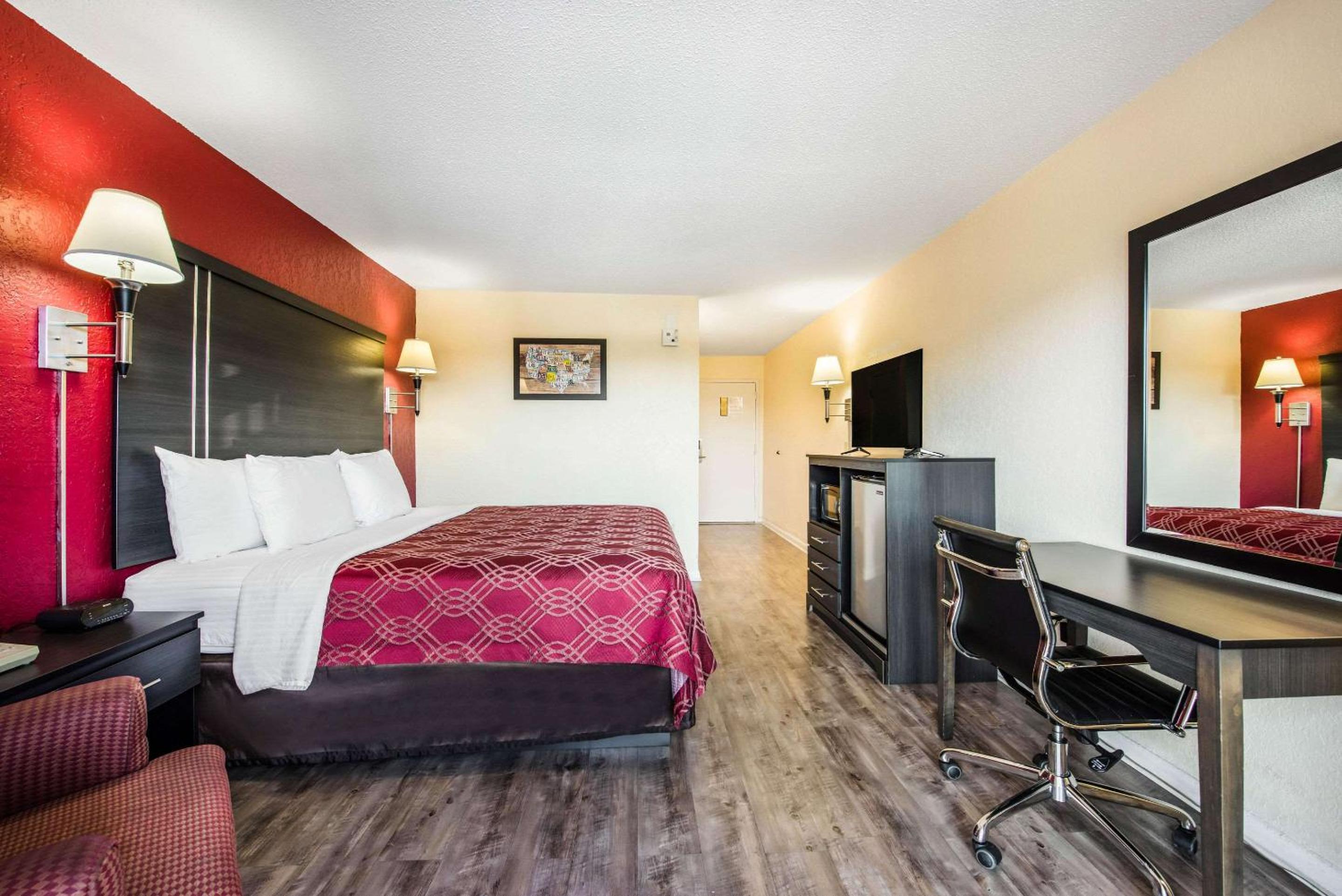 Queen Room - Accessible/Non-Smoking - Photo 1