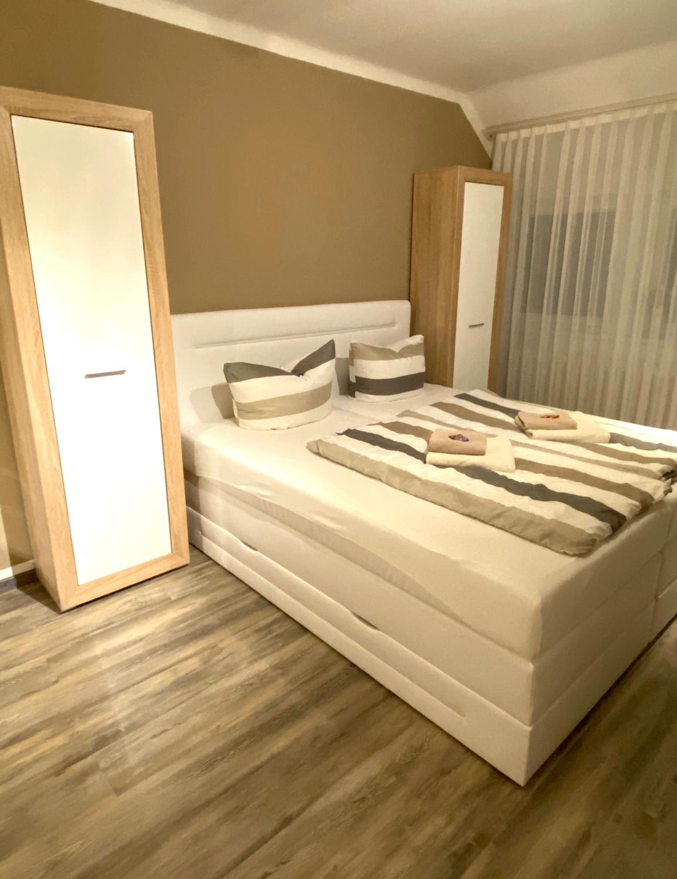 One-Bedroom Apartment - Photo 1