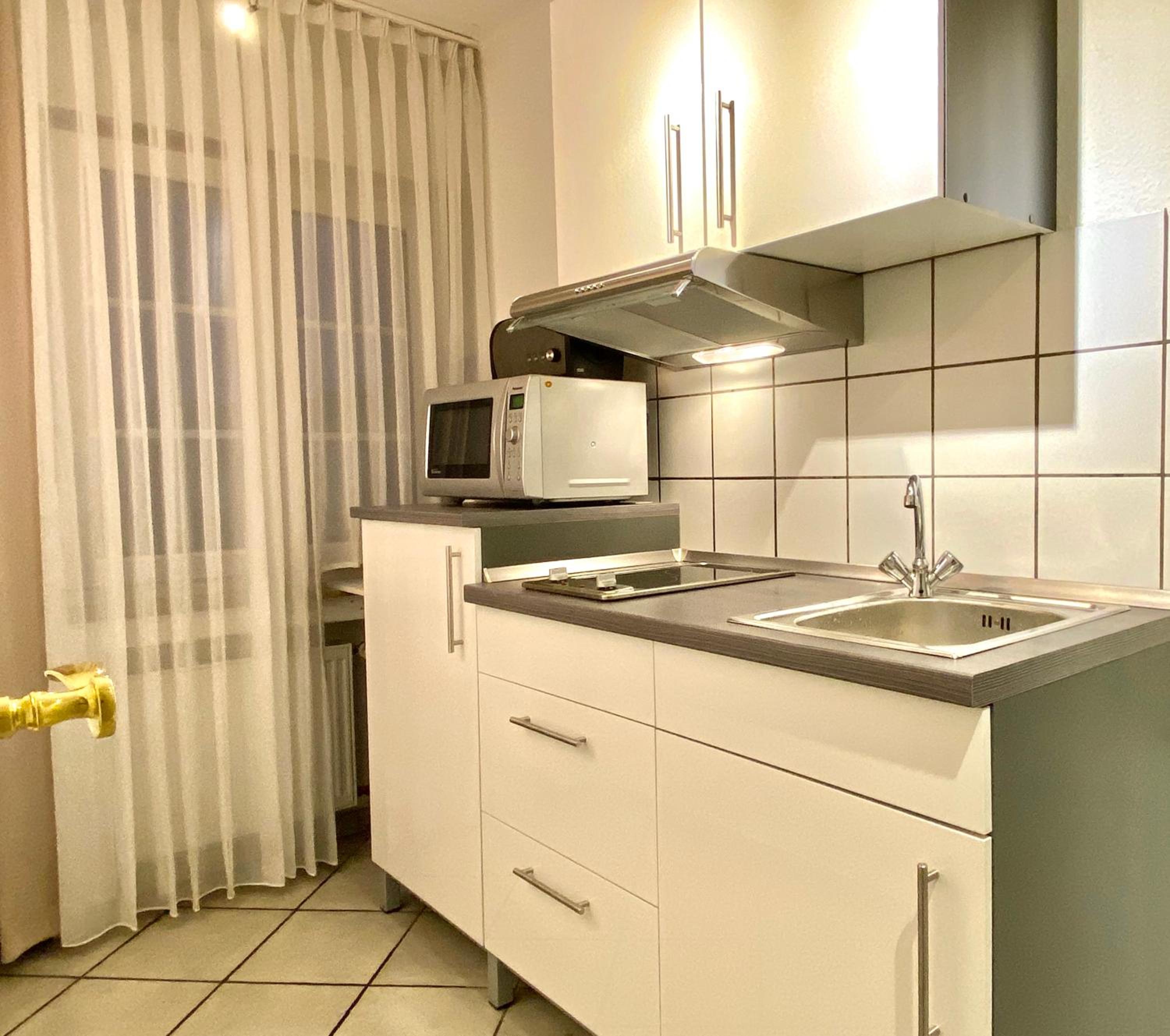 One-Bedroom Apartment - Photo 2