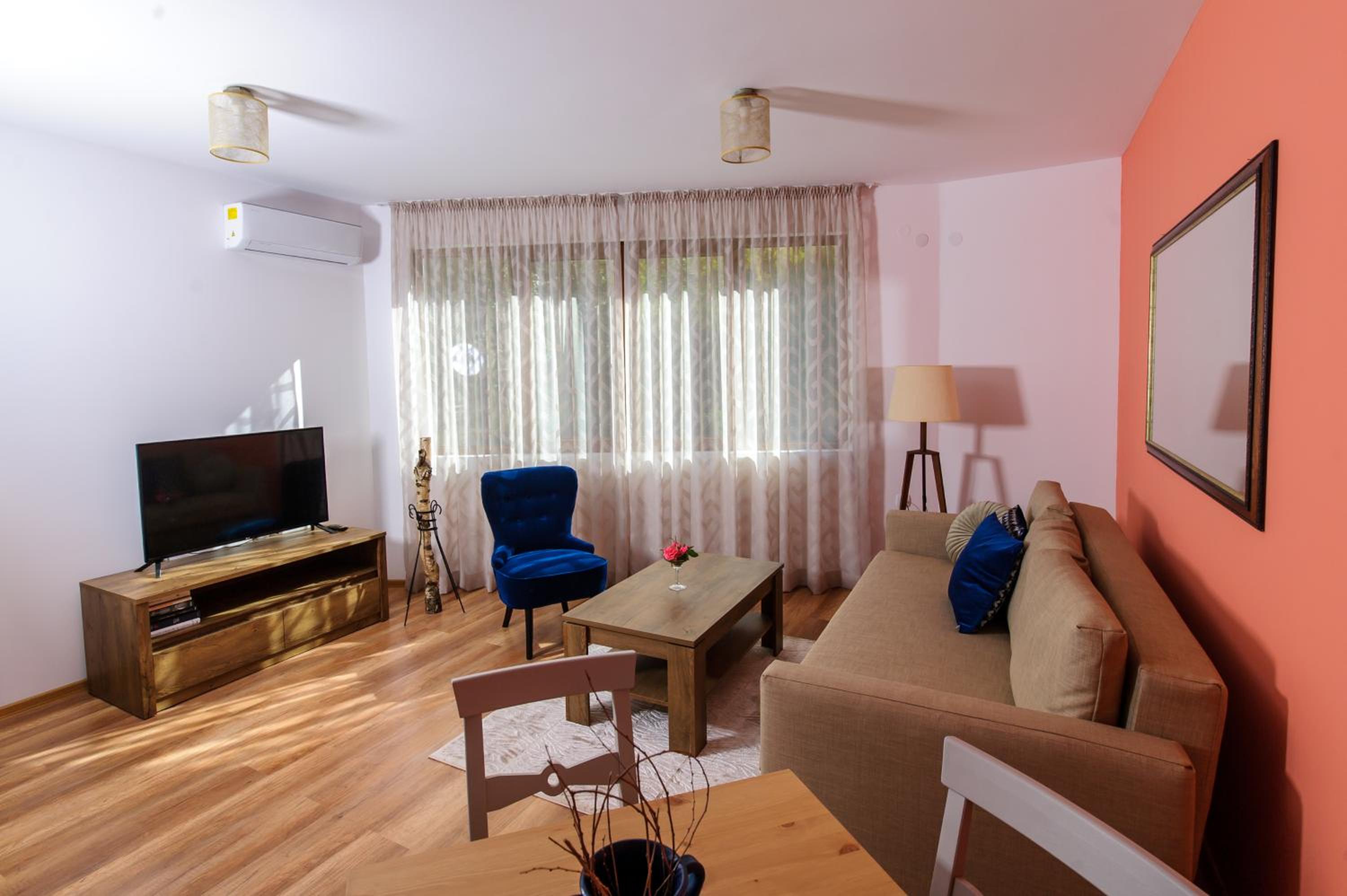 One-Bedroom Apartment - Photo 9
