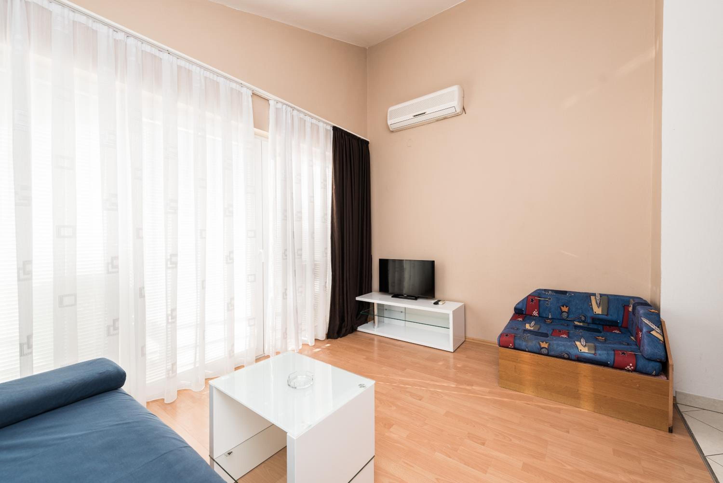 One-Bedroom Apartment with Balcony (5 Adults) photo 1