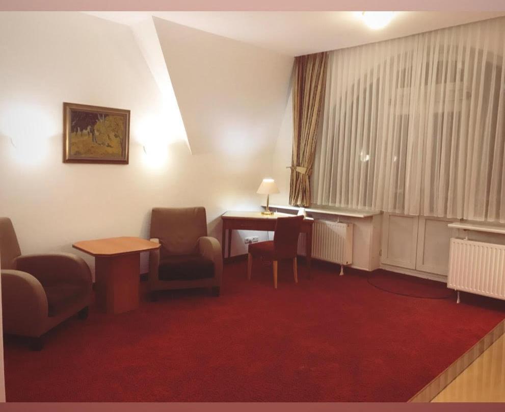 Family Room - Photo 4