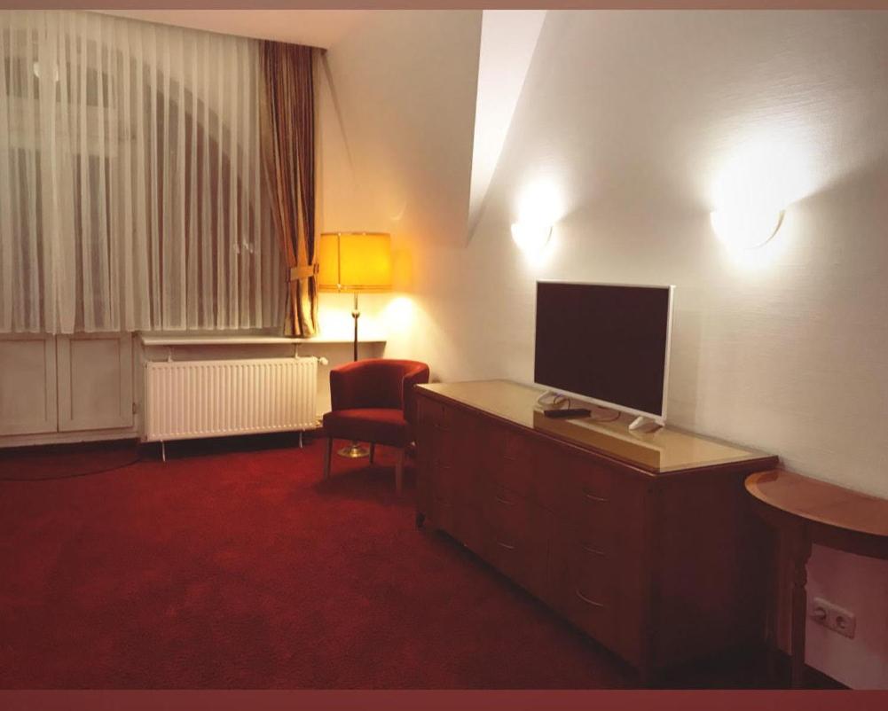 Family Room - Photo 2