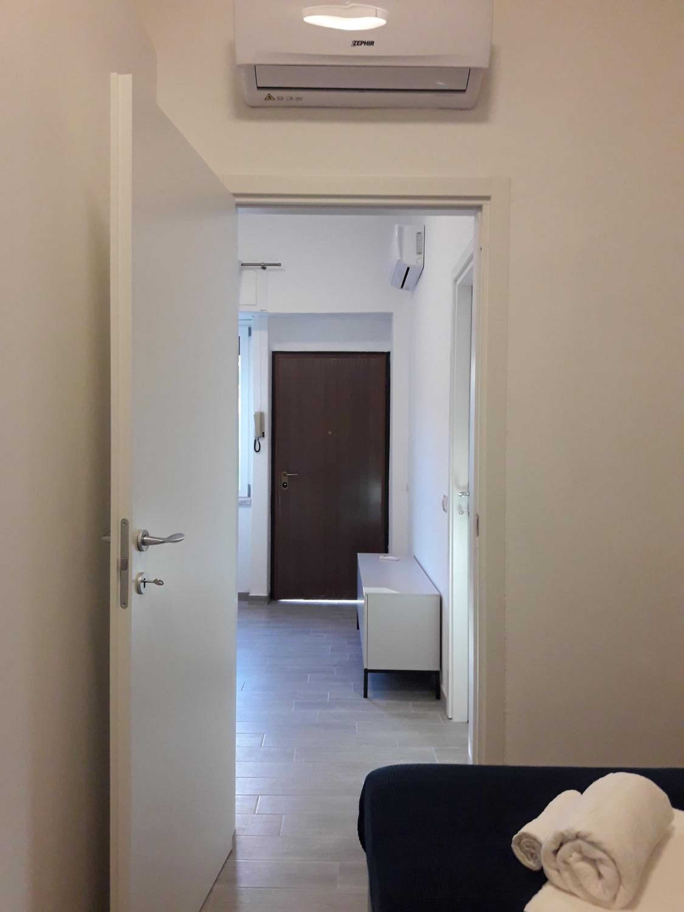 One-Bedroom Apartment photo 3