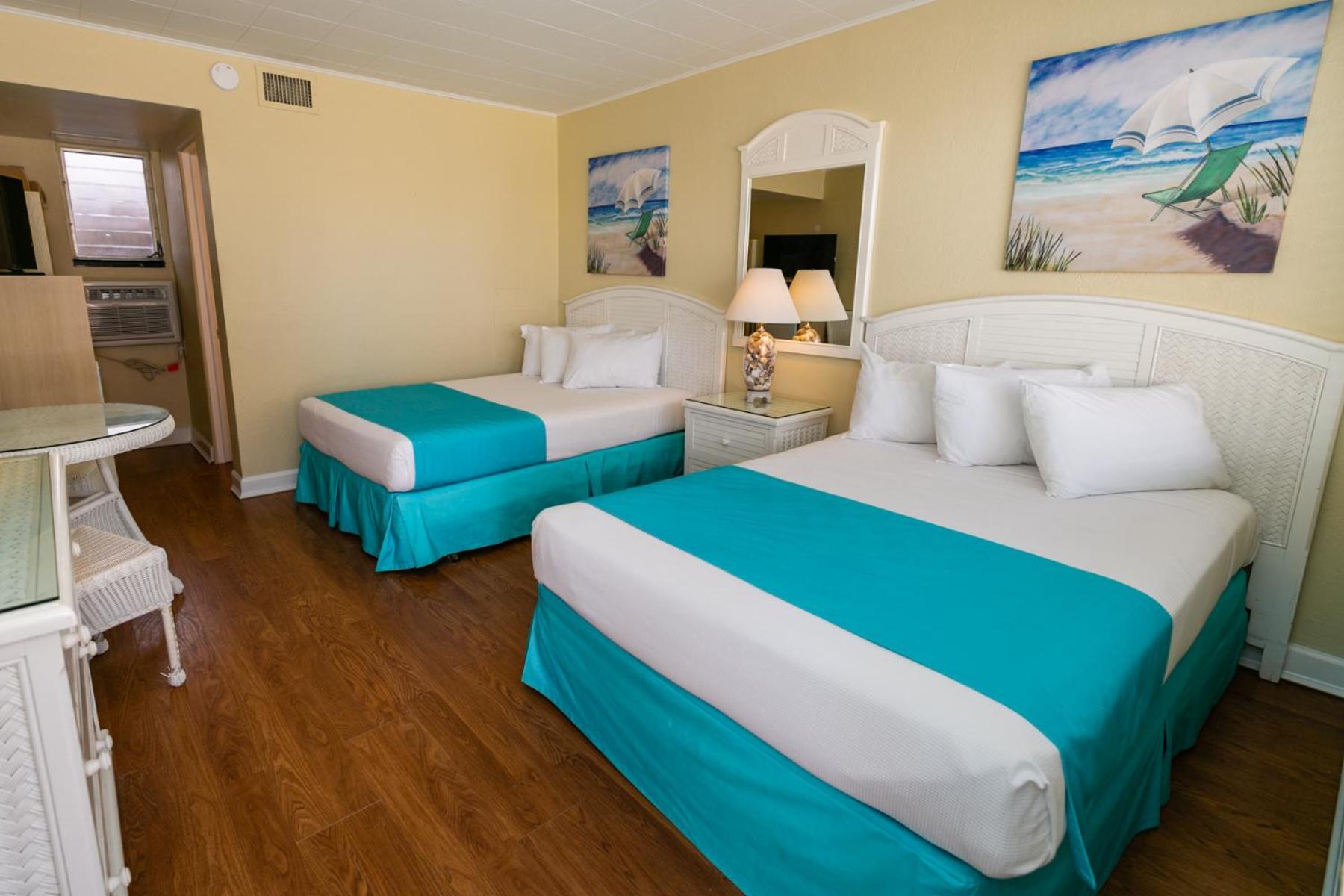 Standard Room with Two Double Beds photo 3
