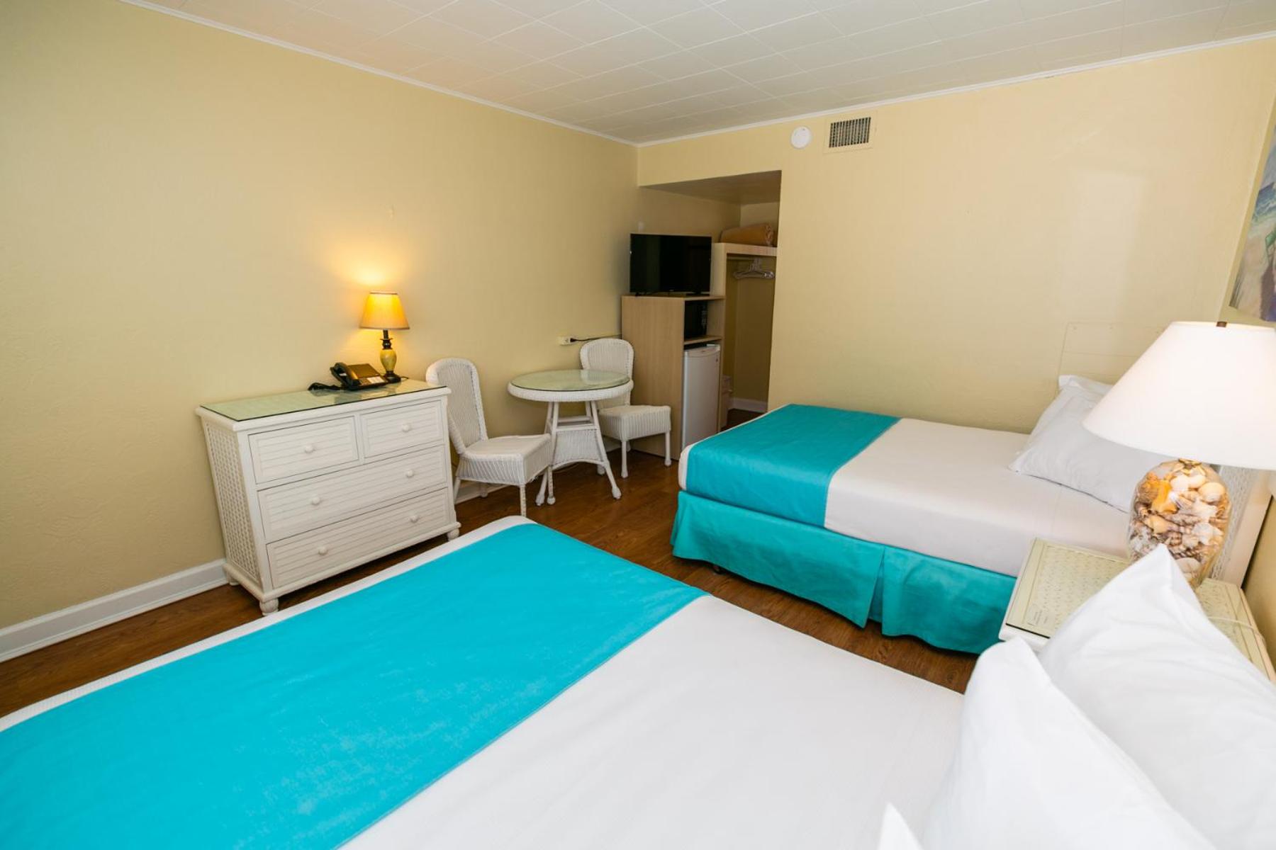 Standard Room with Two Double Beds photo 1
