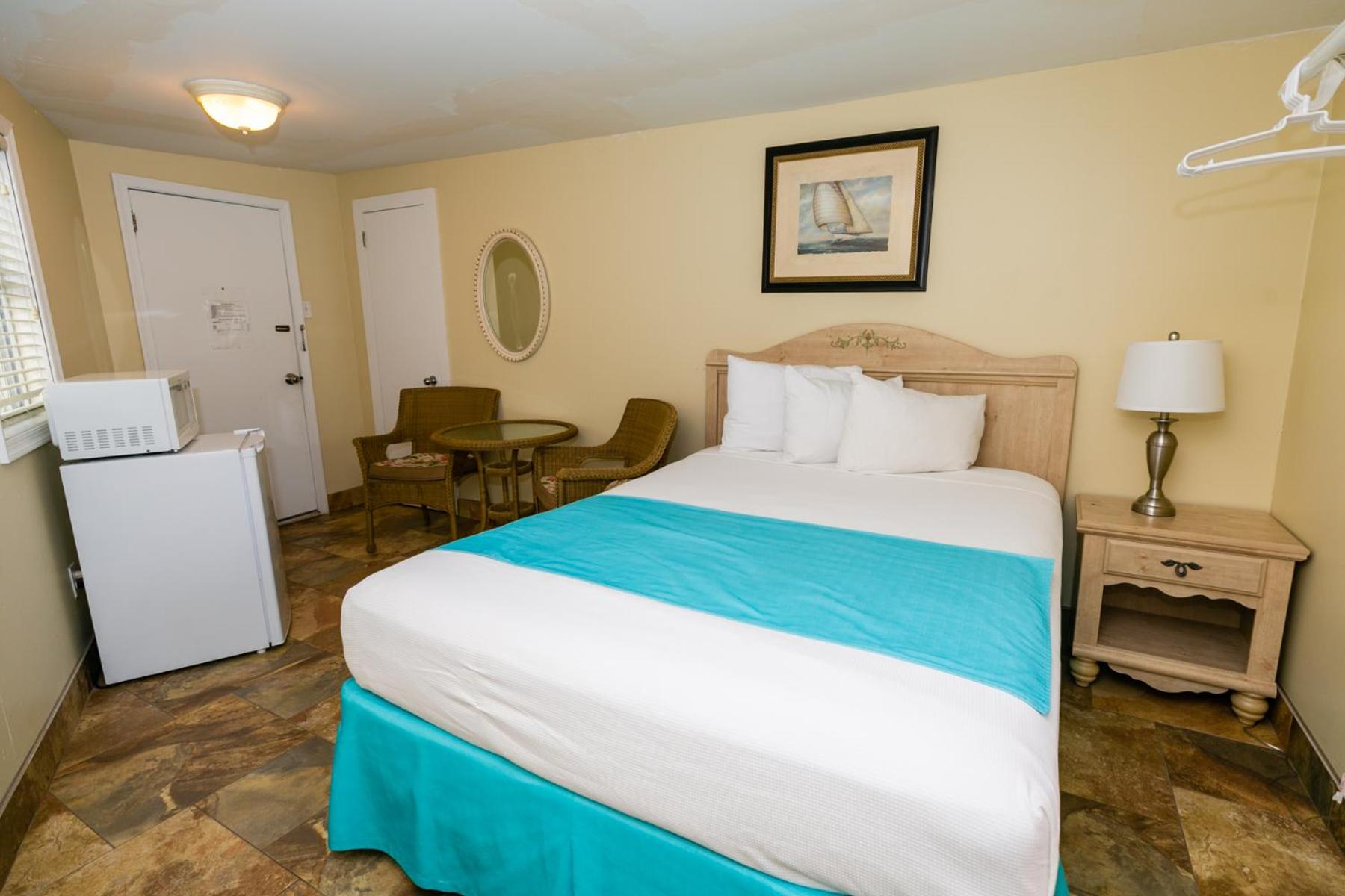 Queen Room photo 1