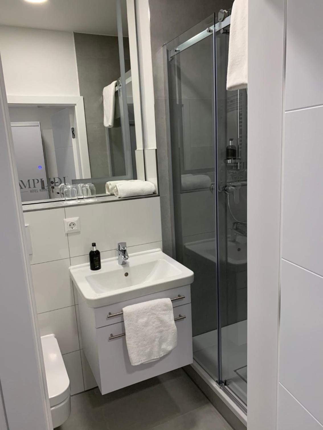 Standard Double Room - Photo 26
