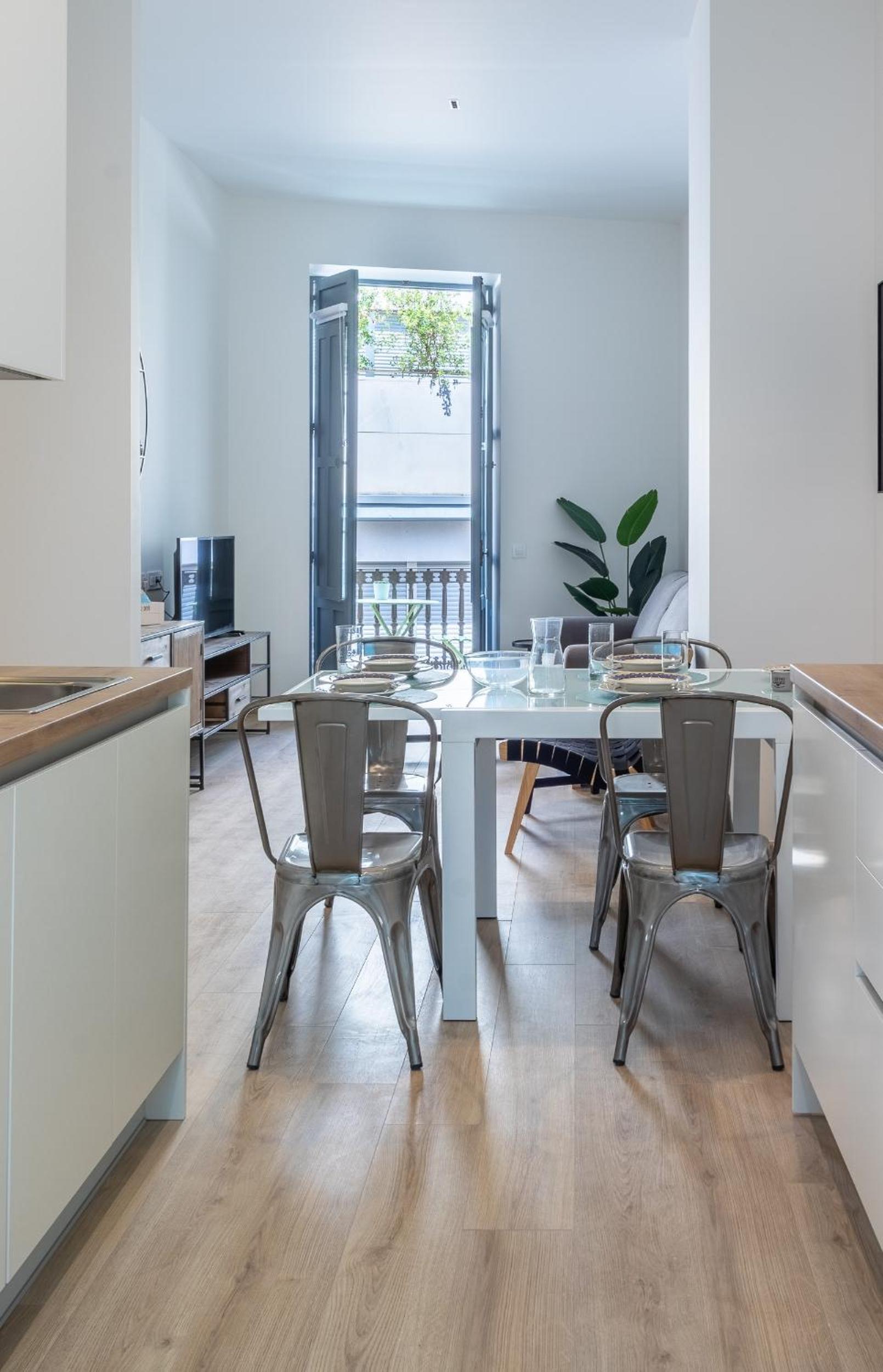 Apartment with Terrace - Photo 18