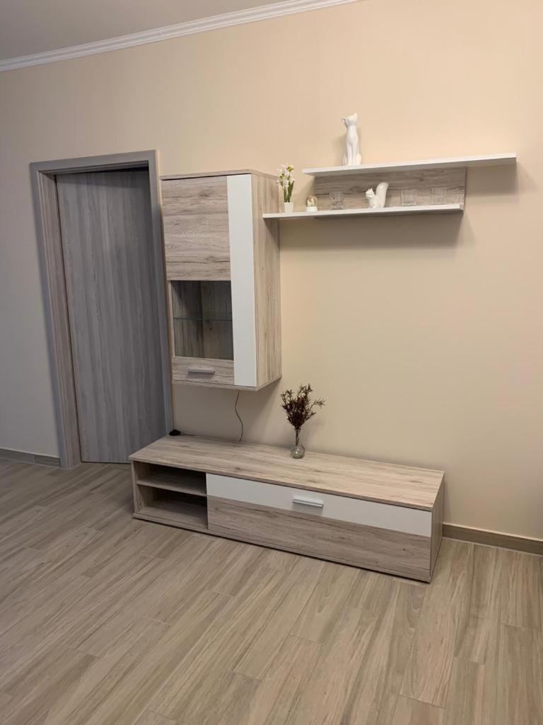 One-Bedroom Apartment - Photo 11