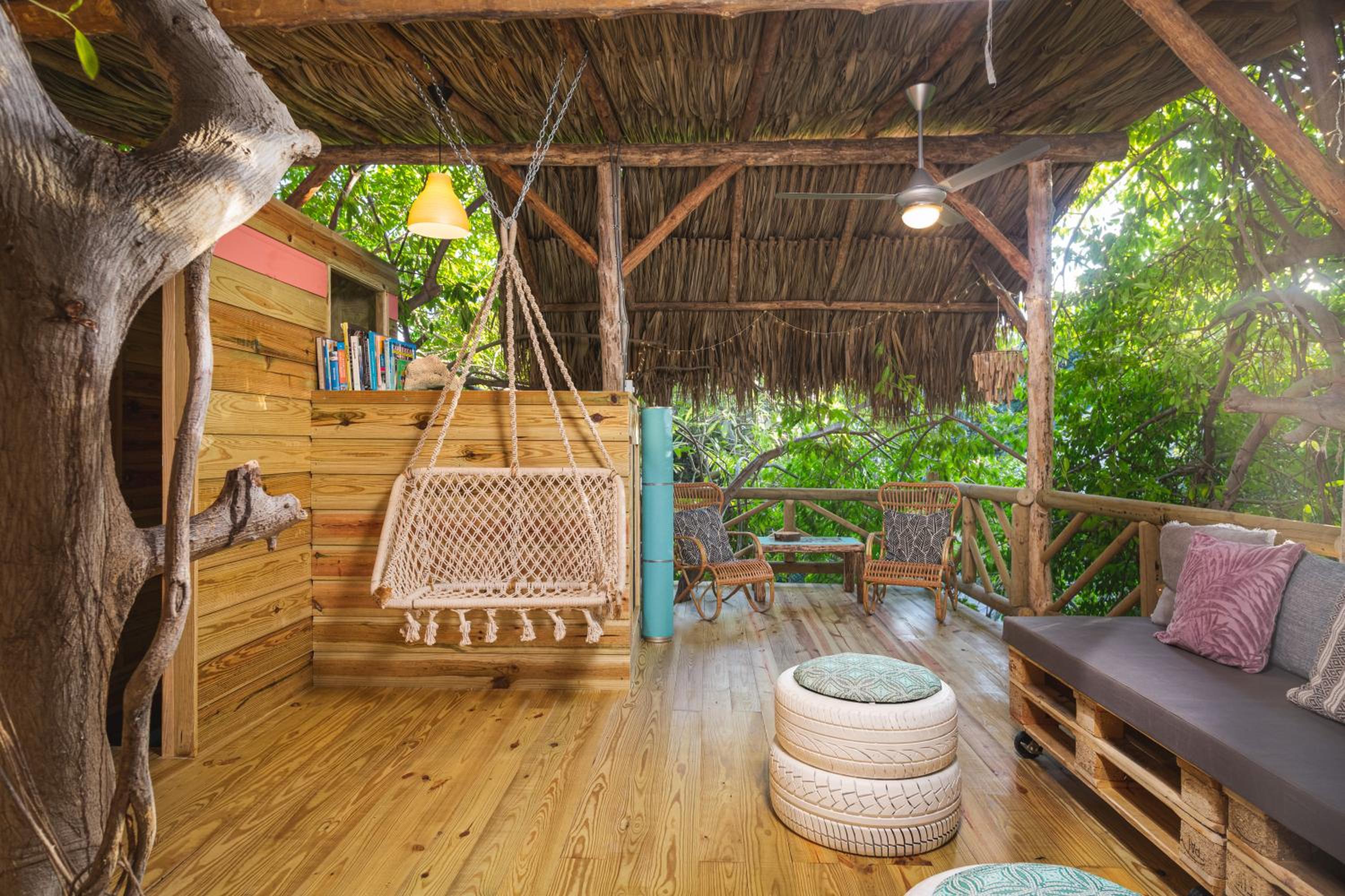 Romantic Treehouse with Garden View photo 2