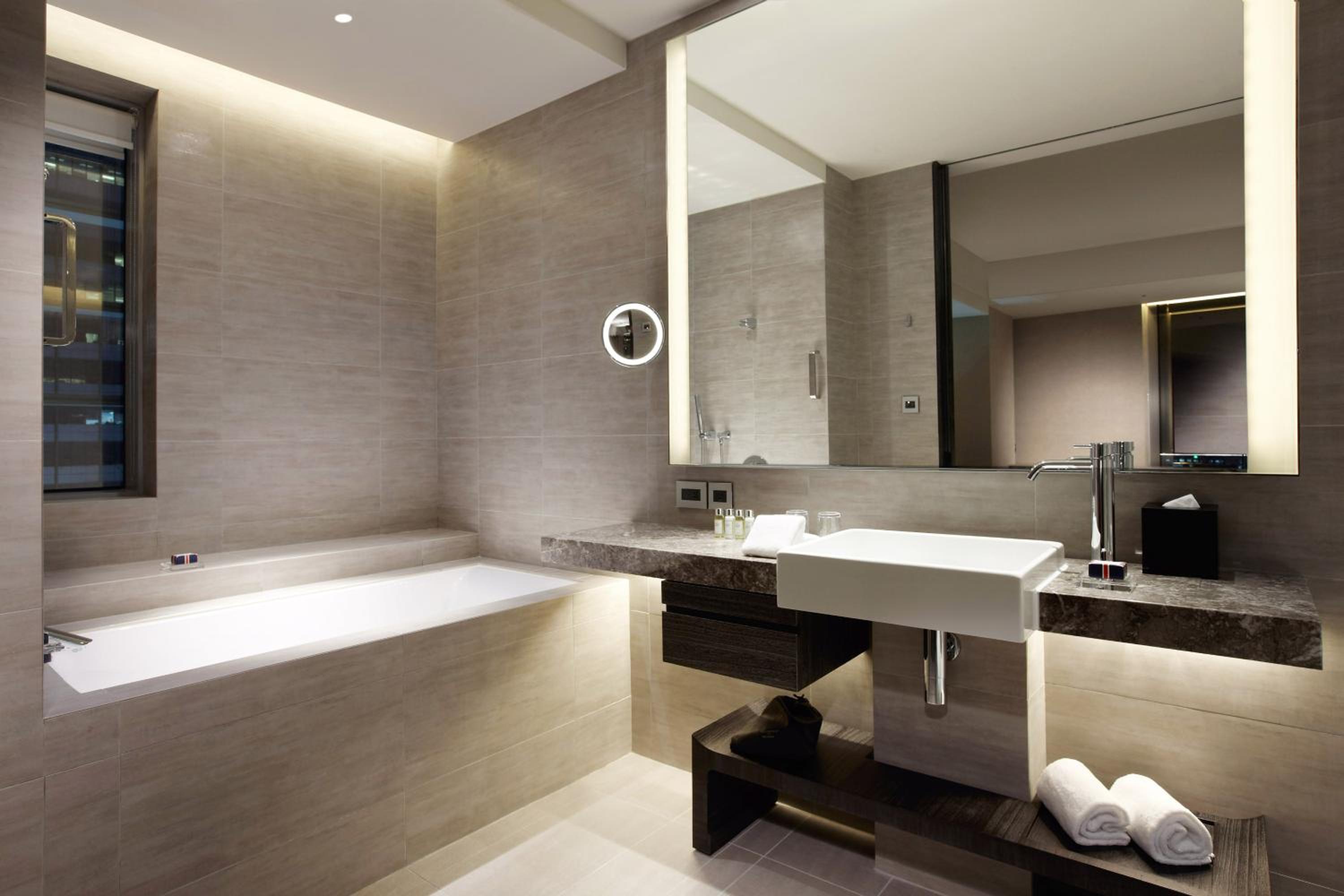Premium King Room - Photo 6