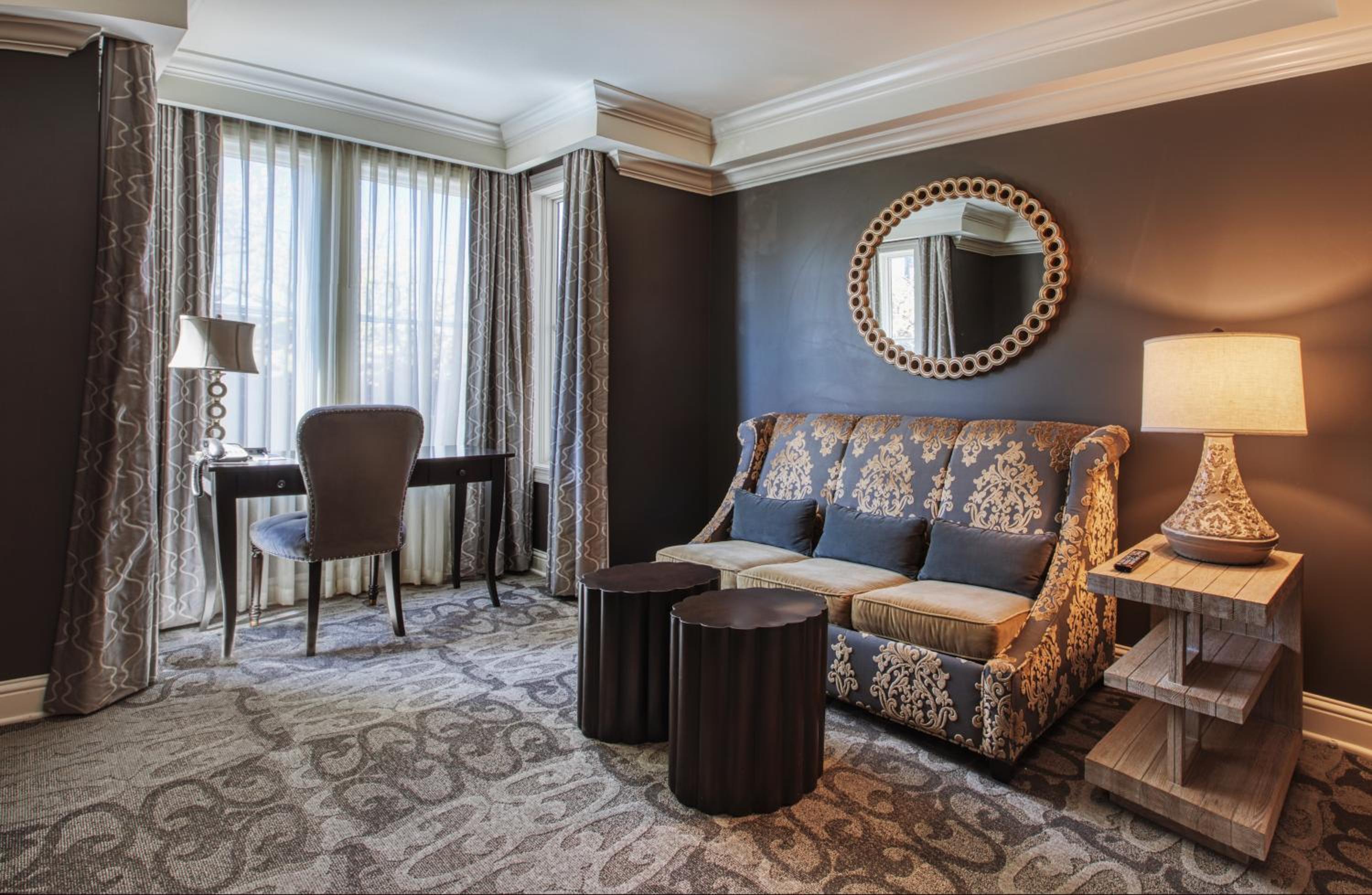 Luxury Suite with Balcony thumbnail 6