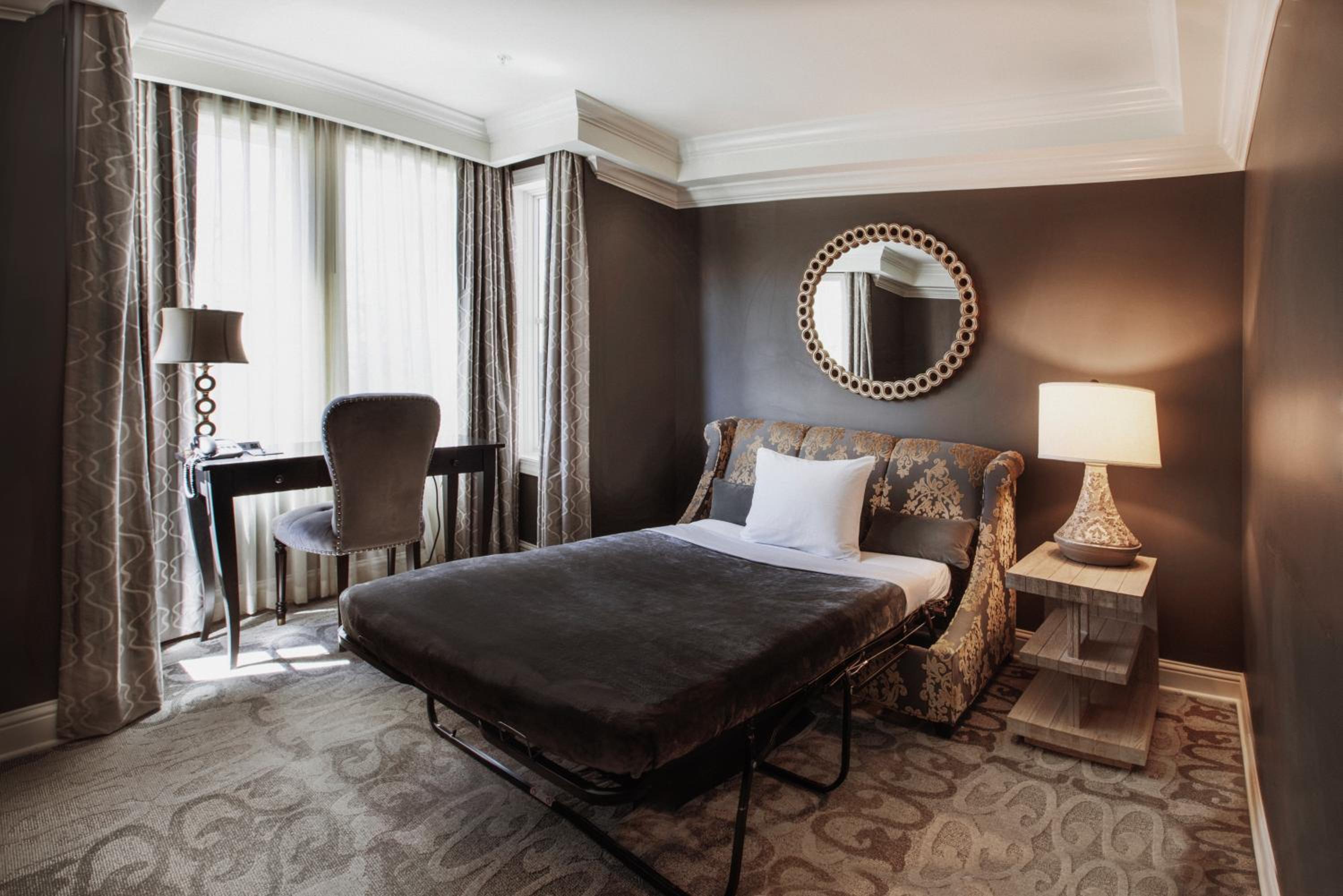 Luxury Suite with Balcony thumbnail 5