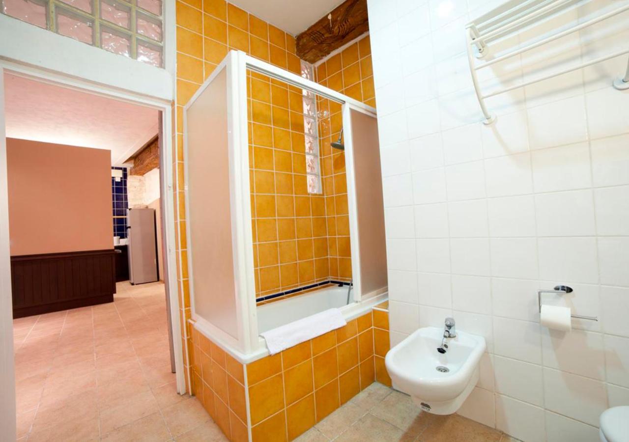One-Bedroom Apartment - Photo 3