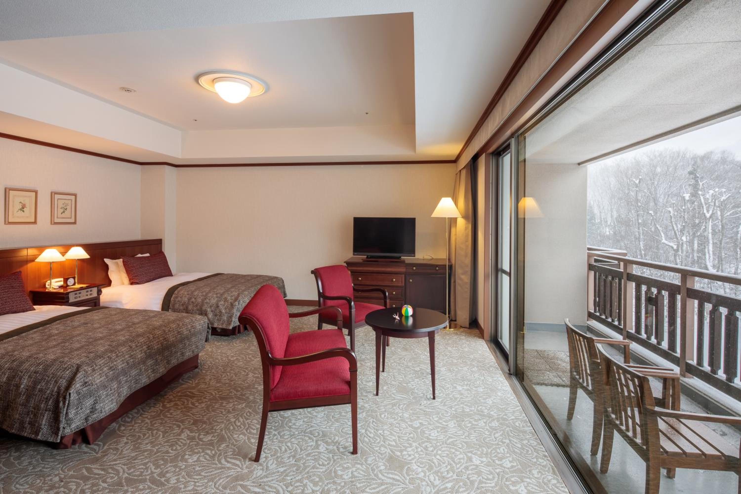 Deluxe Twin Room with Balcony - Photo 8