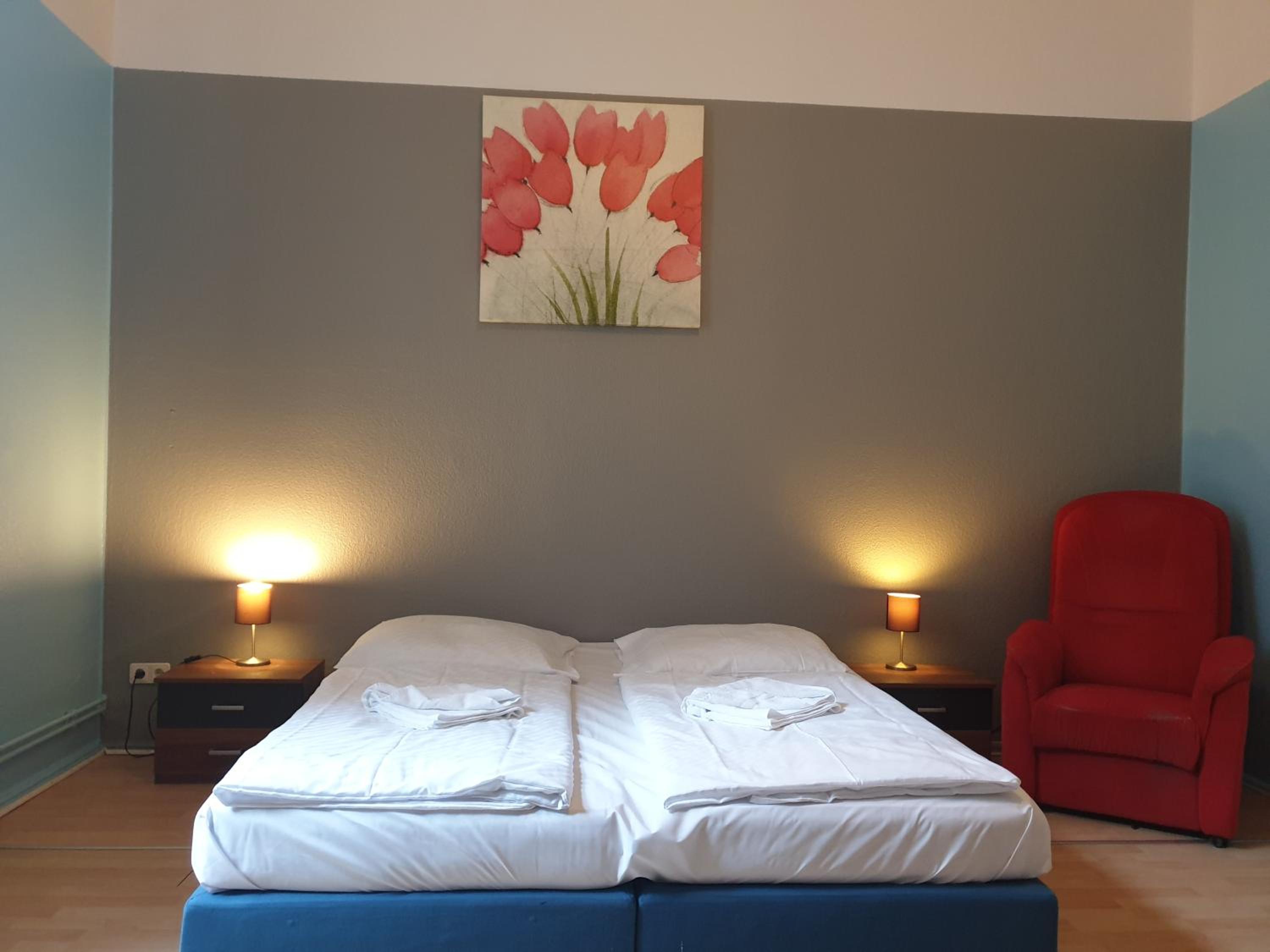 Double Room with Shared Bathroom photo 3