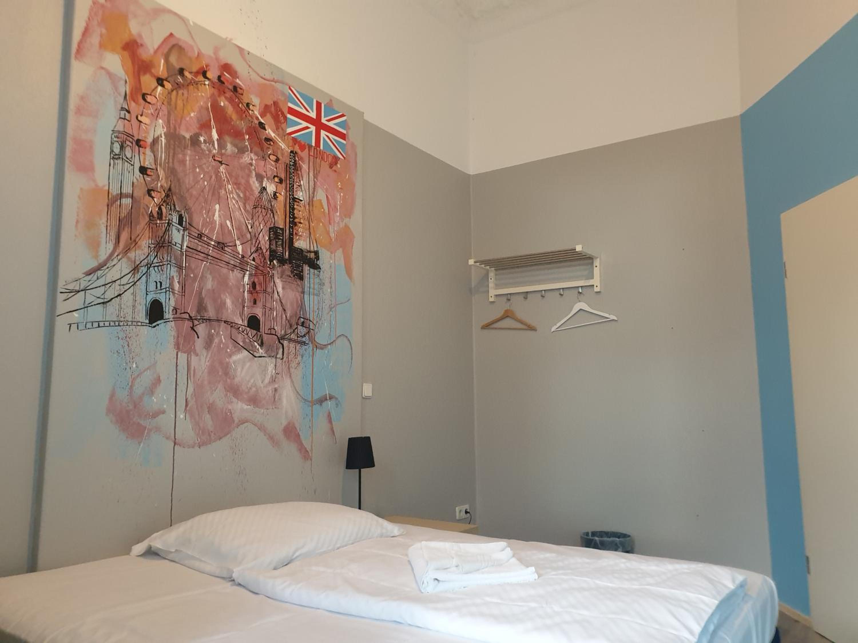 Double Room with Shared Bathroom photo 2