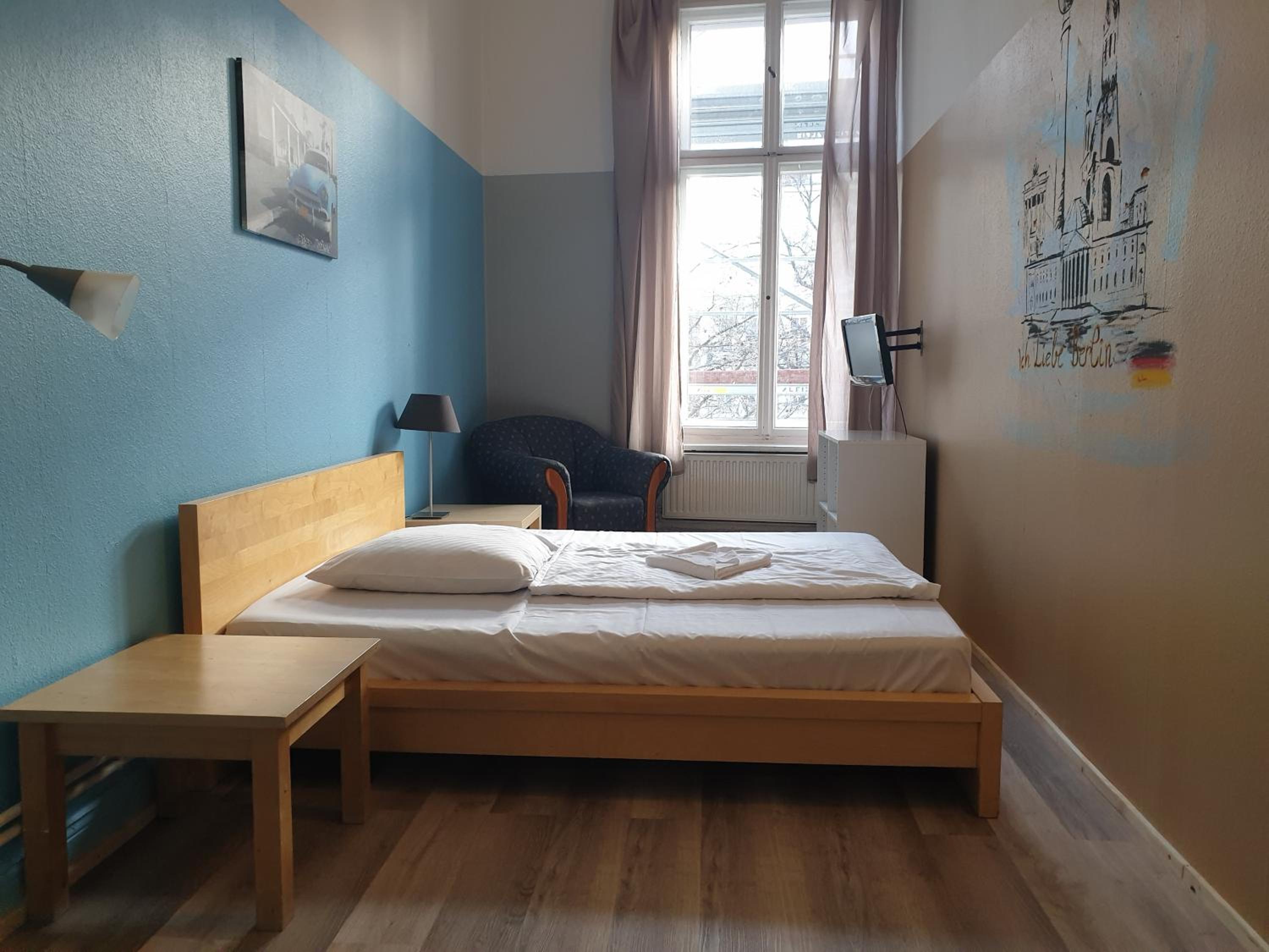 Single Room with Shared Shower and Toilet photo 2