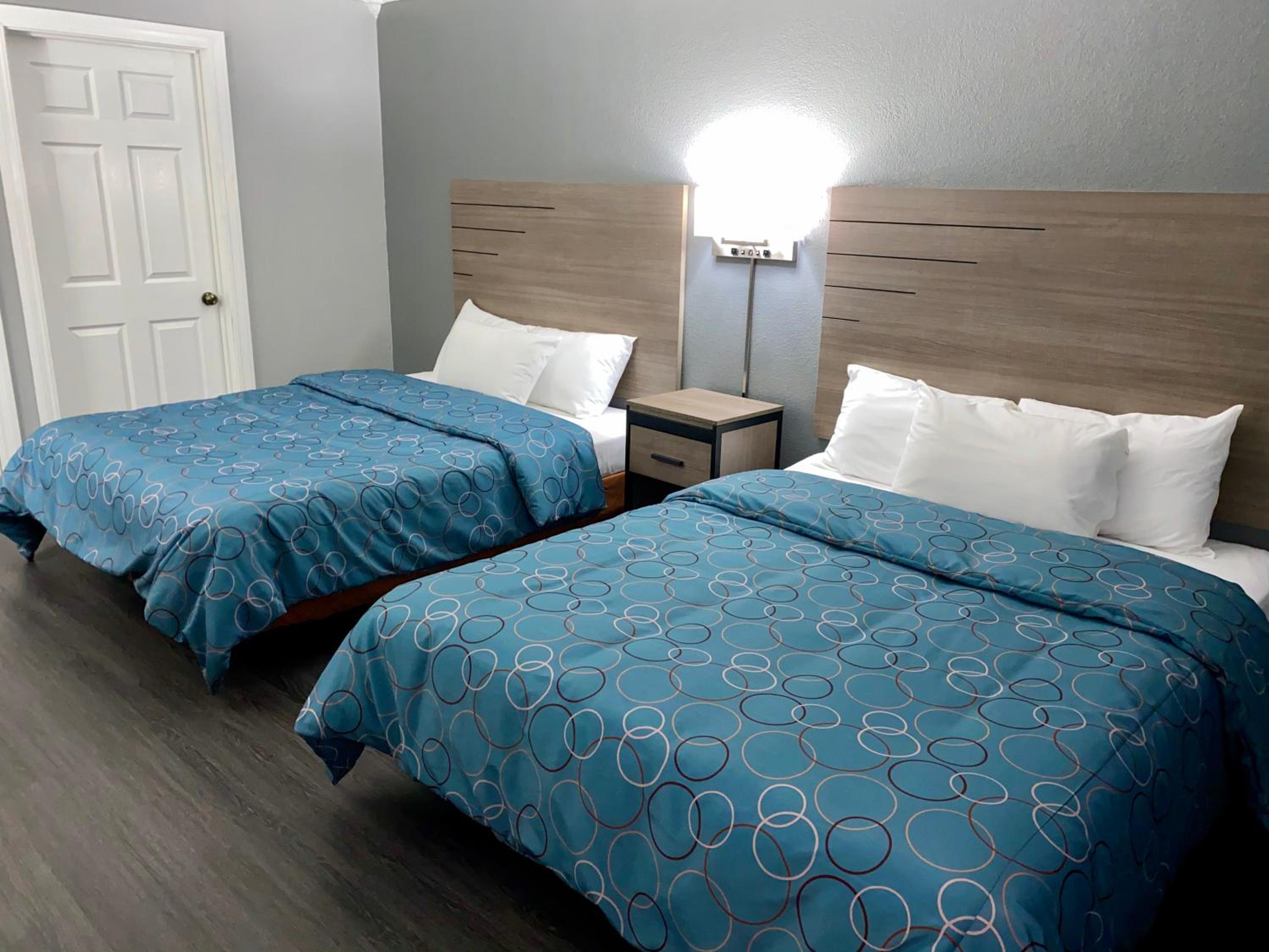 Deluxe Queen Room with Two Queen Beds photo 1