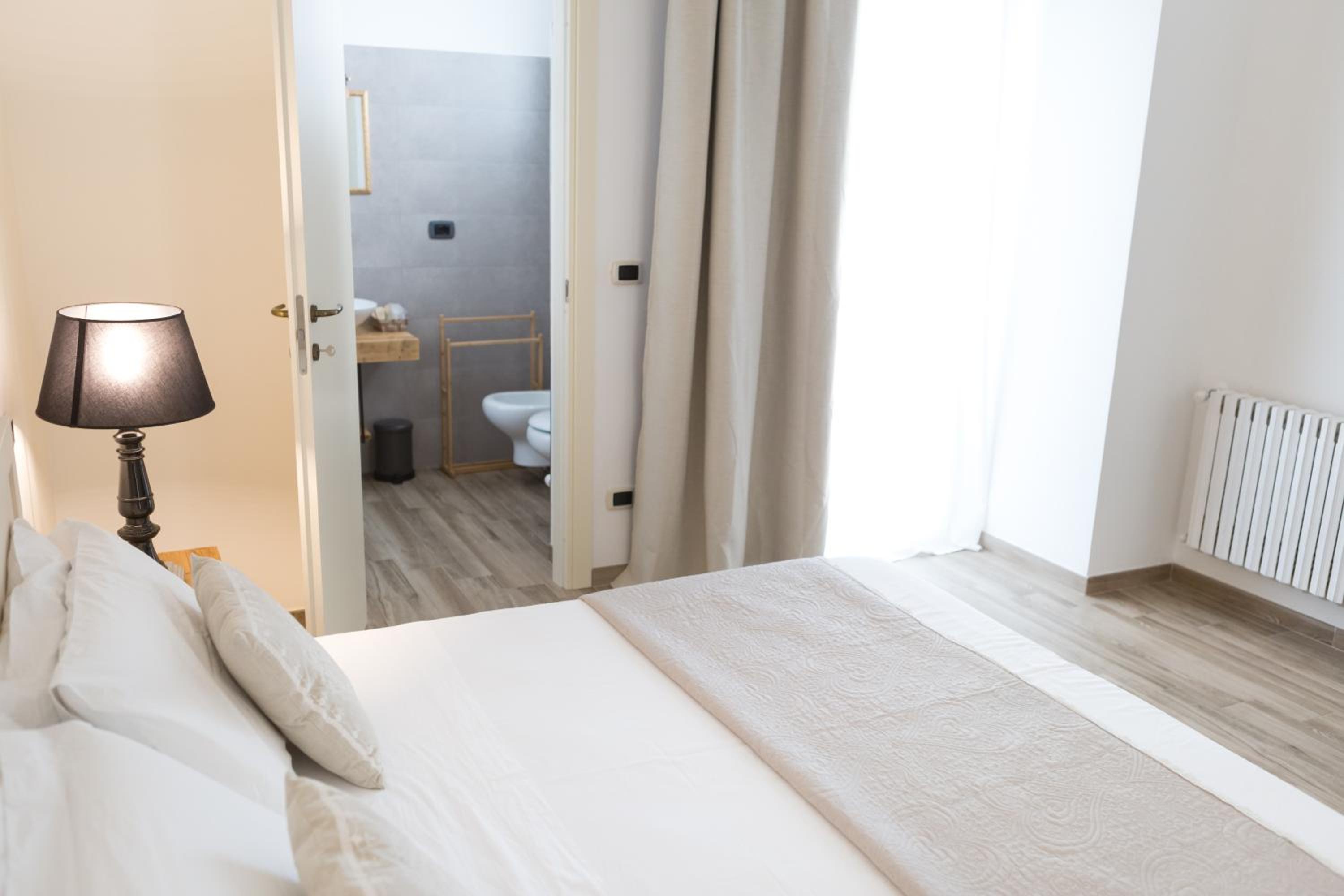 Standard Double Room - Photo 4