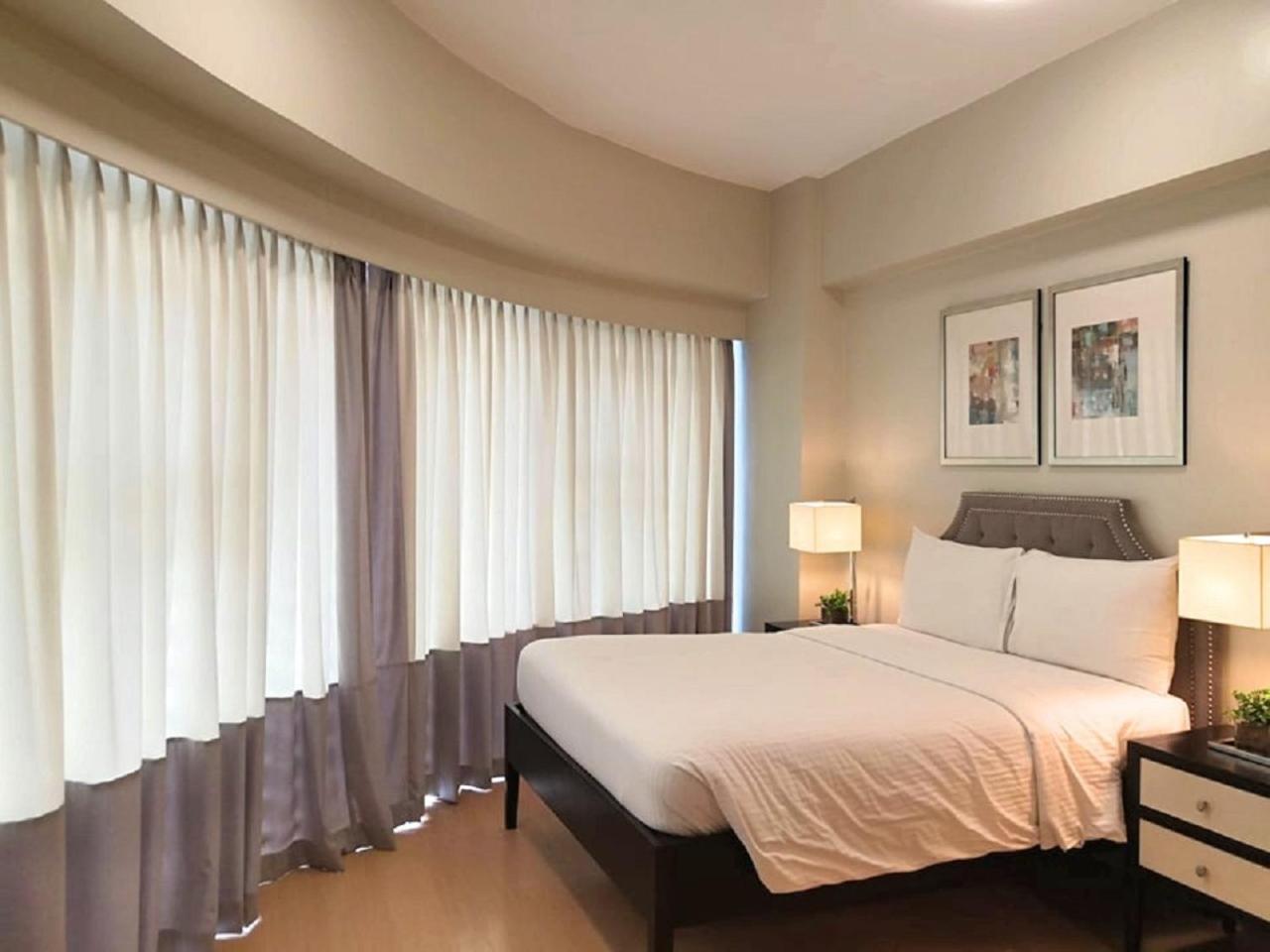 Deluxe Queen Suite