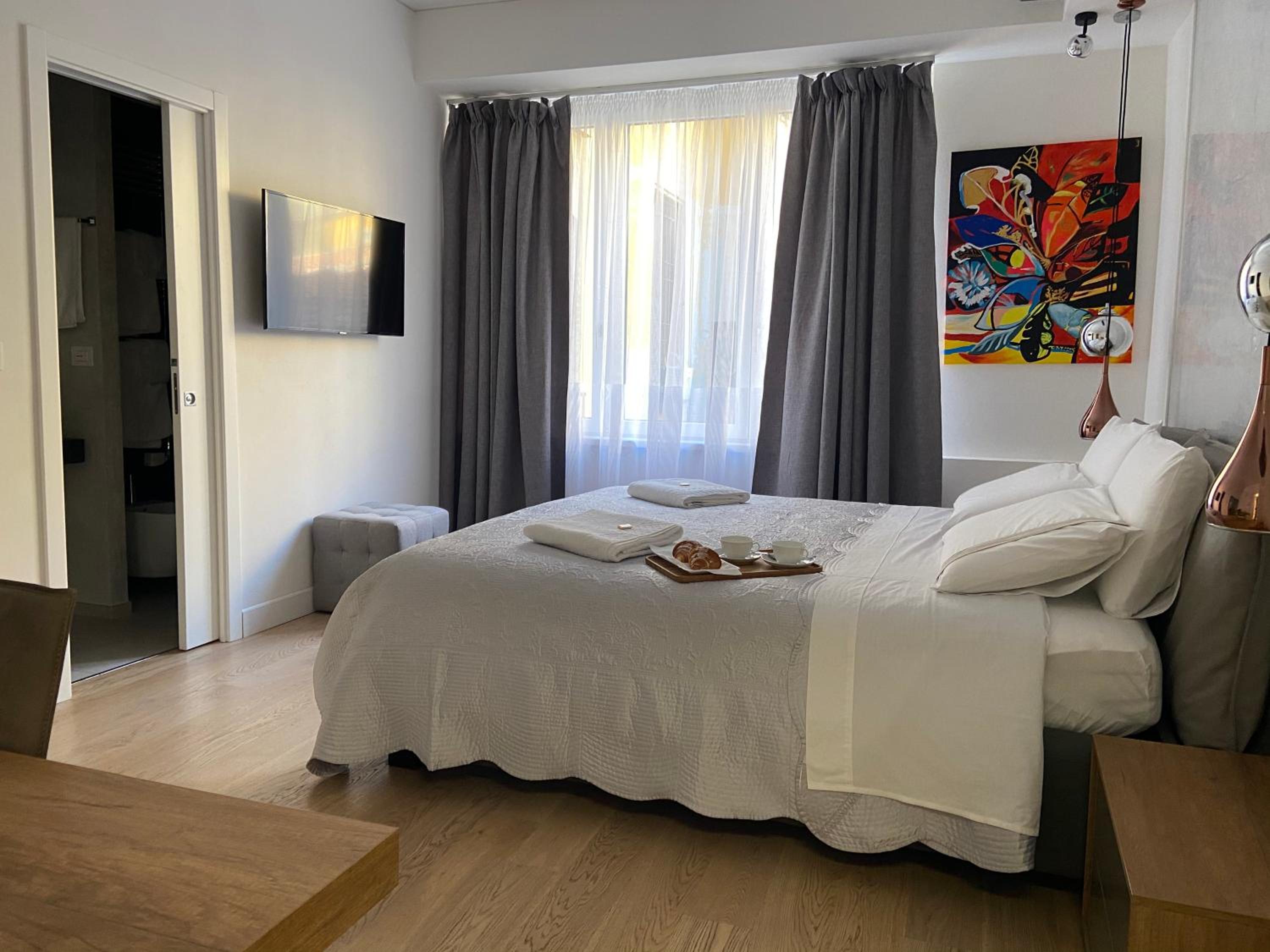 Deluxe King Room - Photo 36