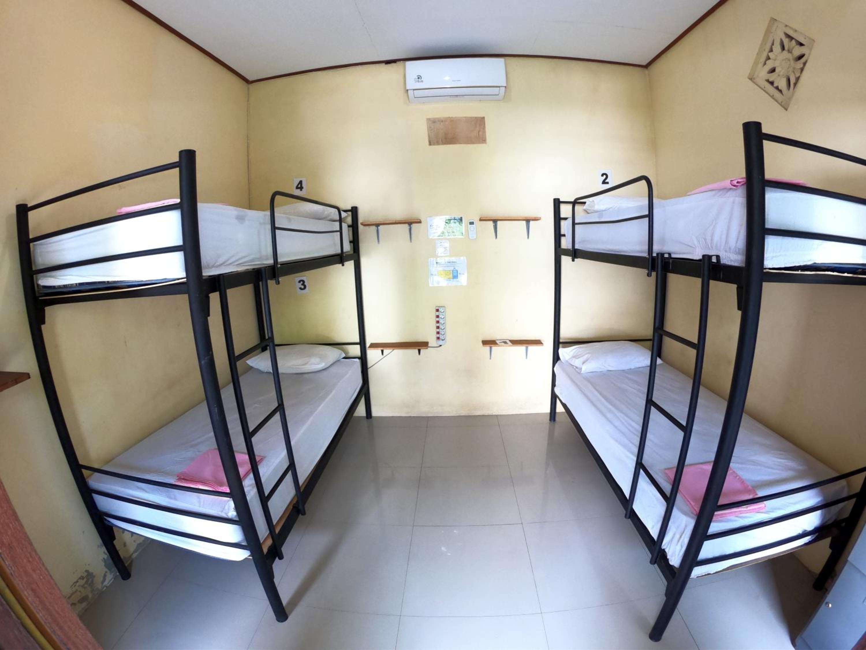 Bed in 4-Bed Dormitory Room photo 1