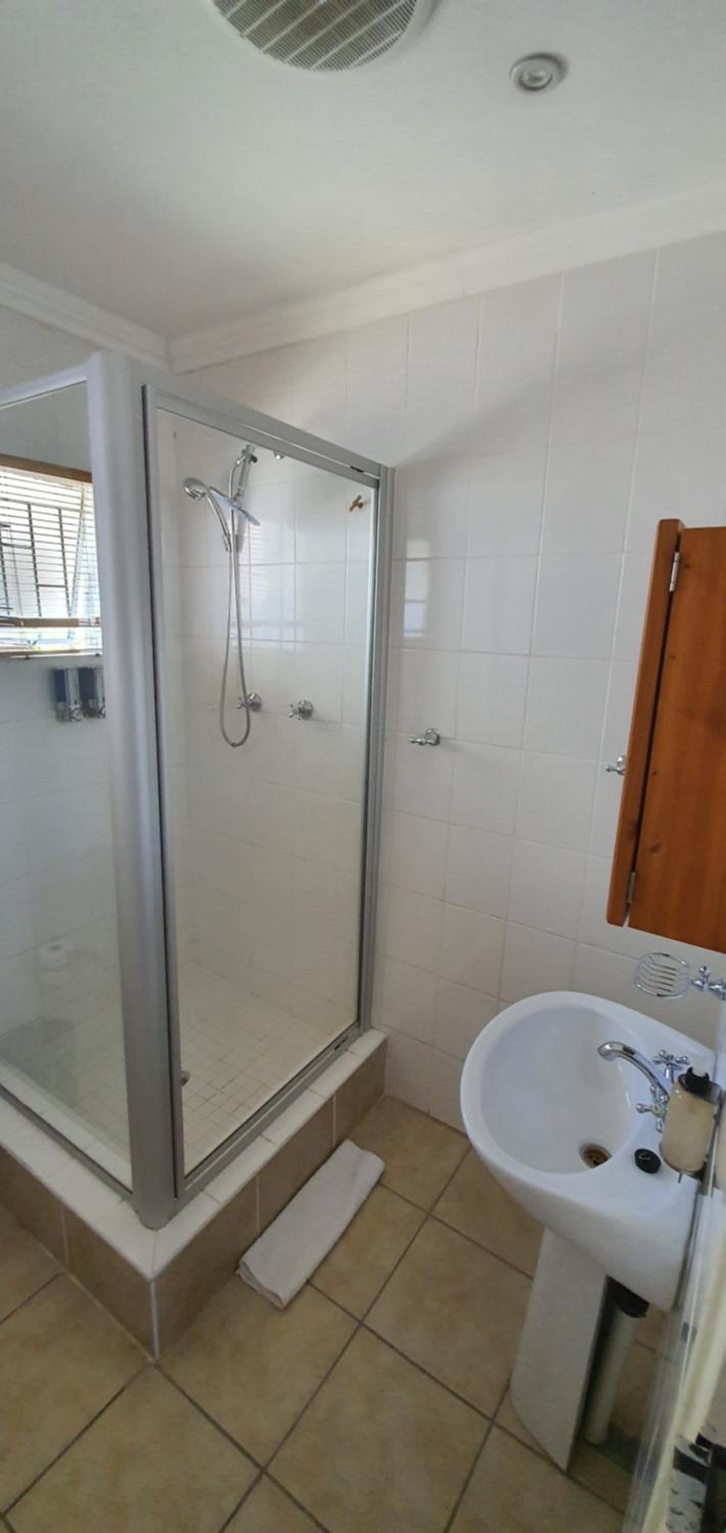 Family Room with Private Bathroom - Photo 6
