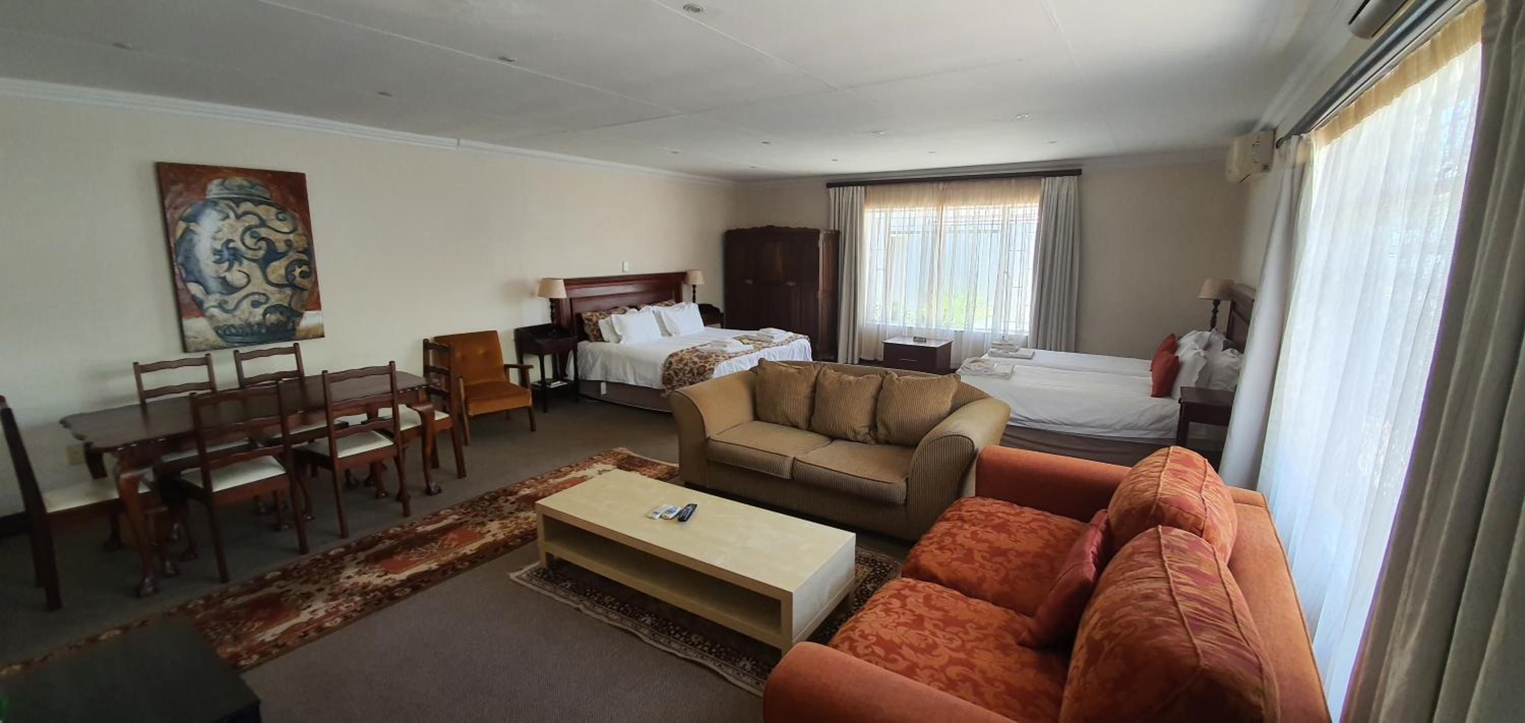 Family Room with Private Bathroom - Photo 10