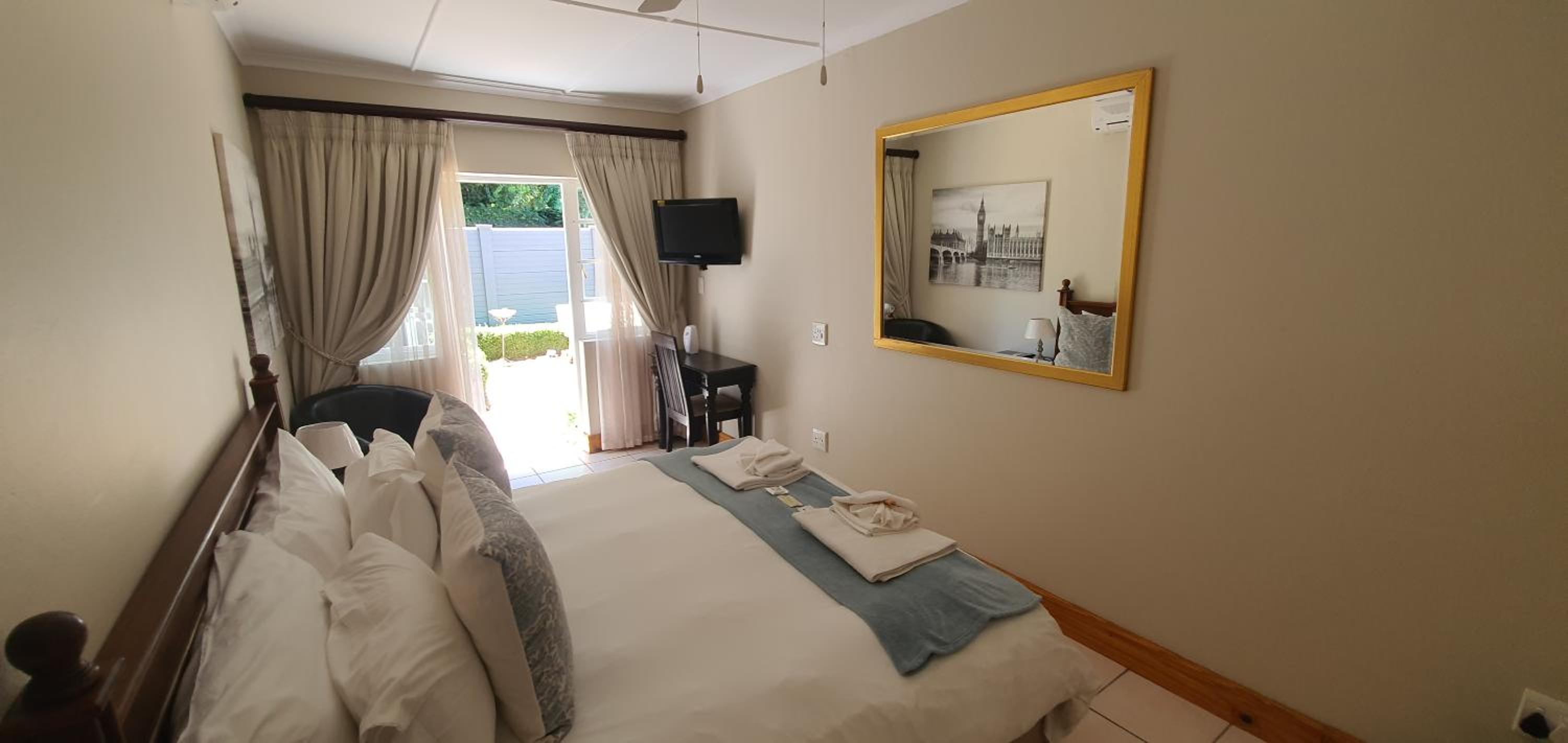 Standard Double or Twin Room photo 3