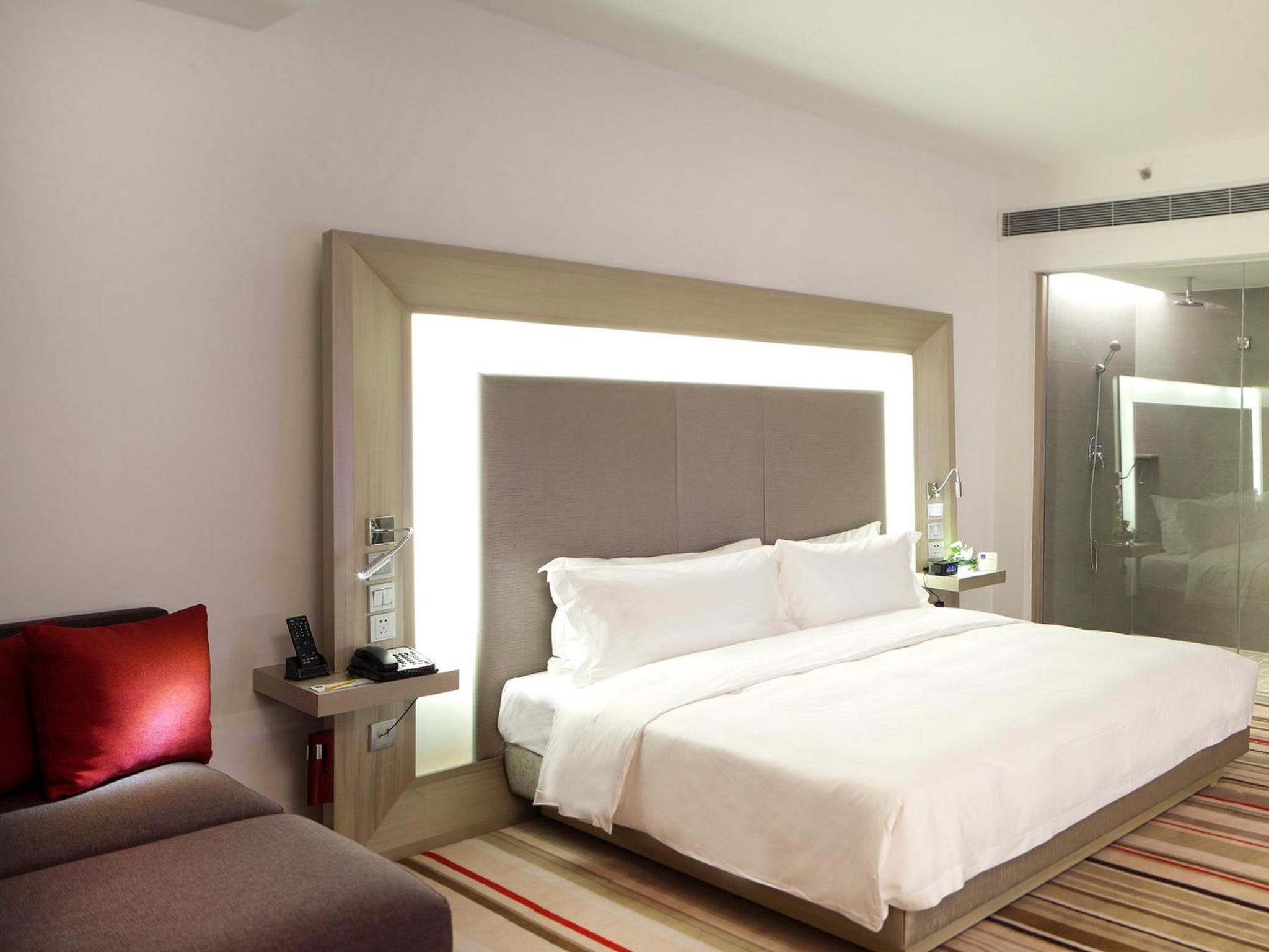 Premier Executive Room with King Bed. - Photo 4
