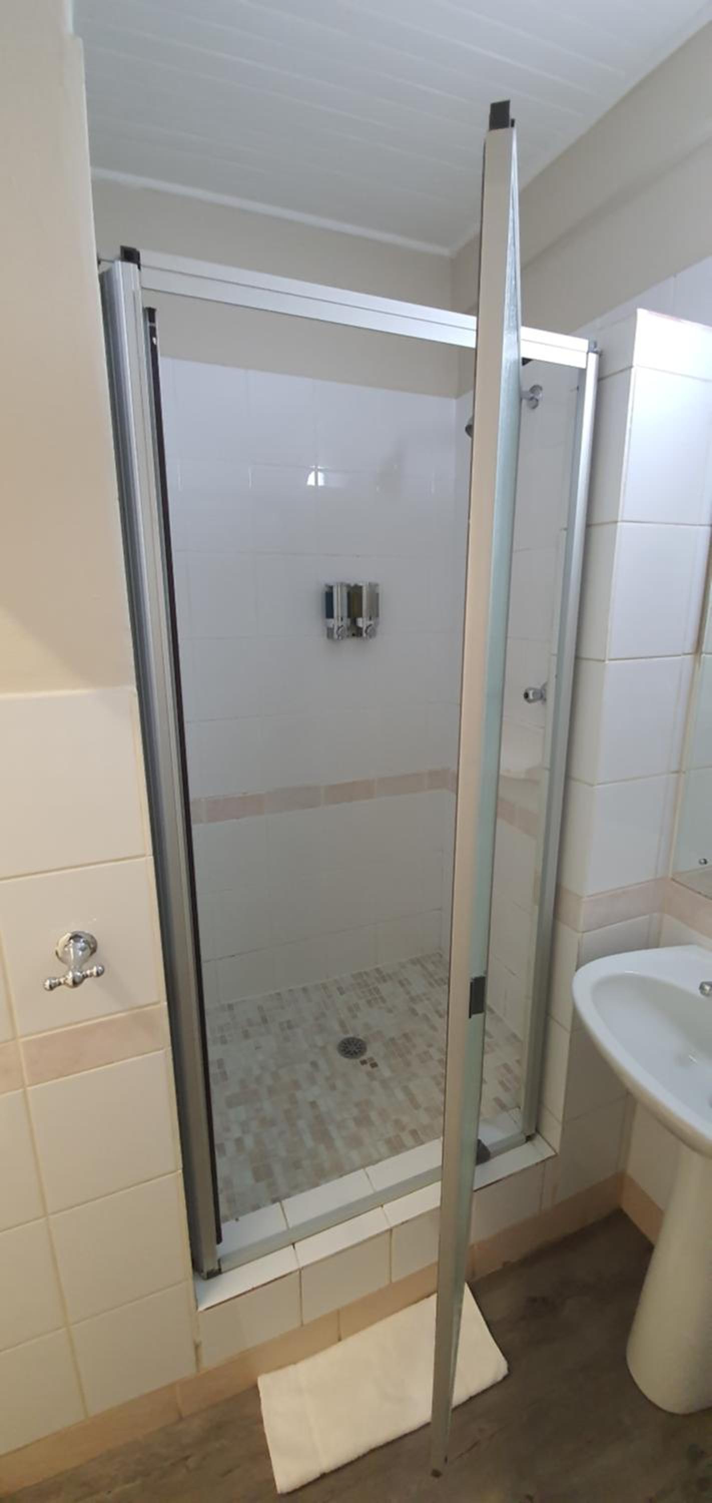 Triple Room with Bathroom - Photo 5