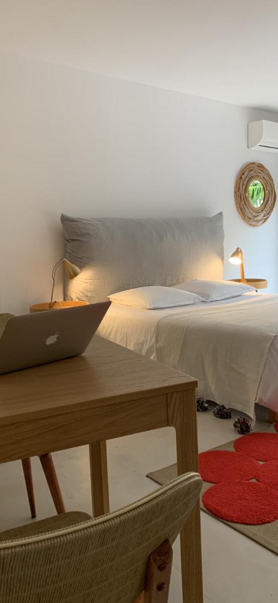 Studio Apartment photo 3