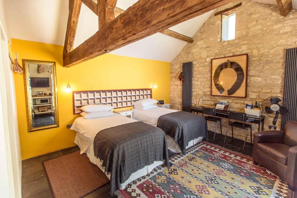 Large Double Or Twin Room photo 3
