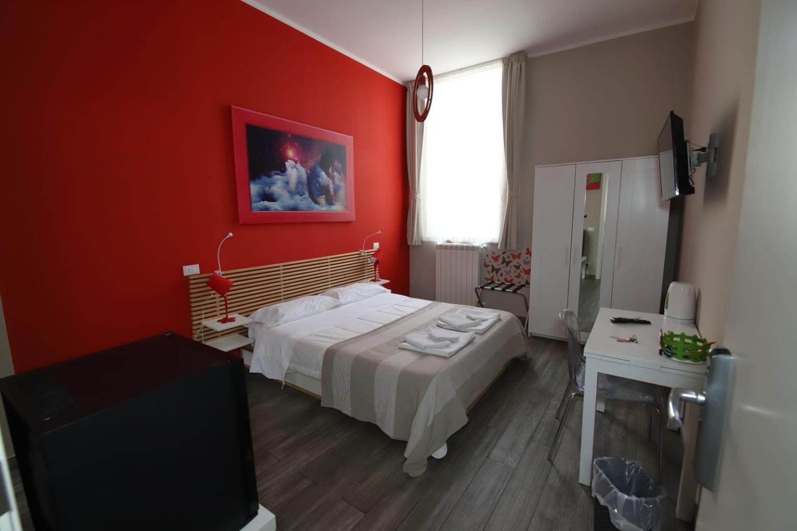 Standard King Room - Photo 9