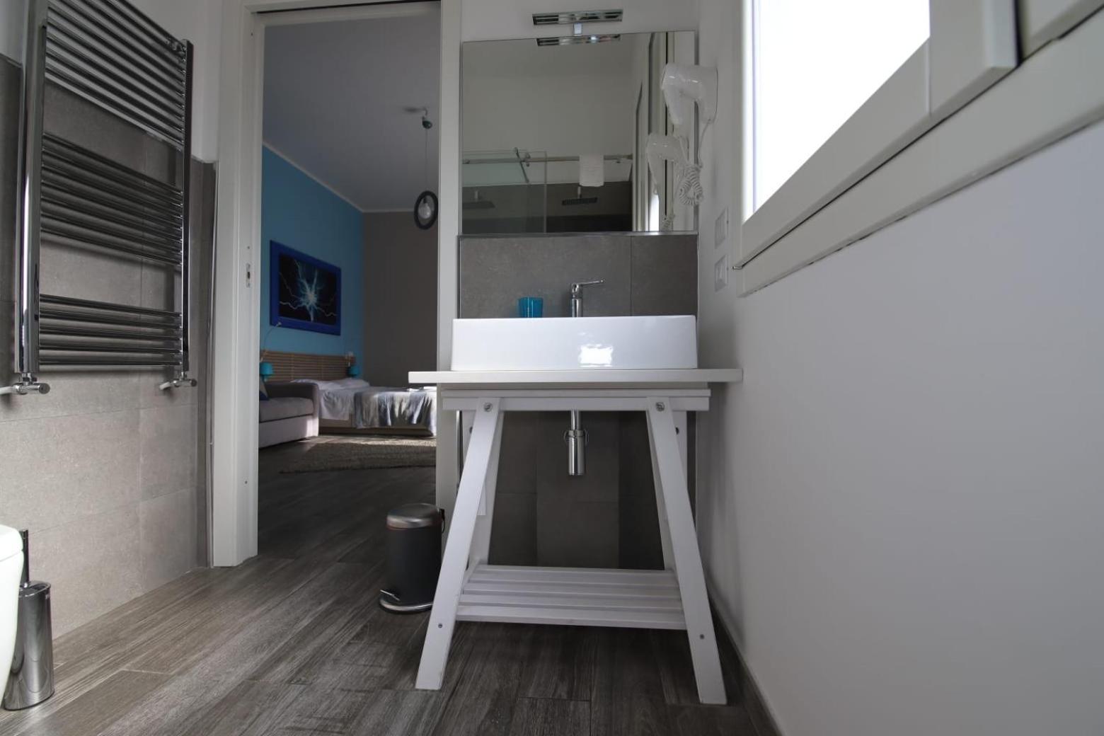 Luxury Quadruple Room - Photo 12