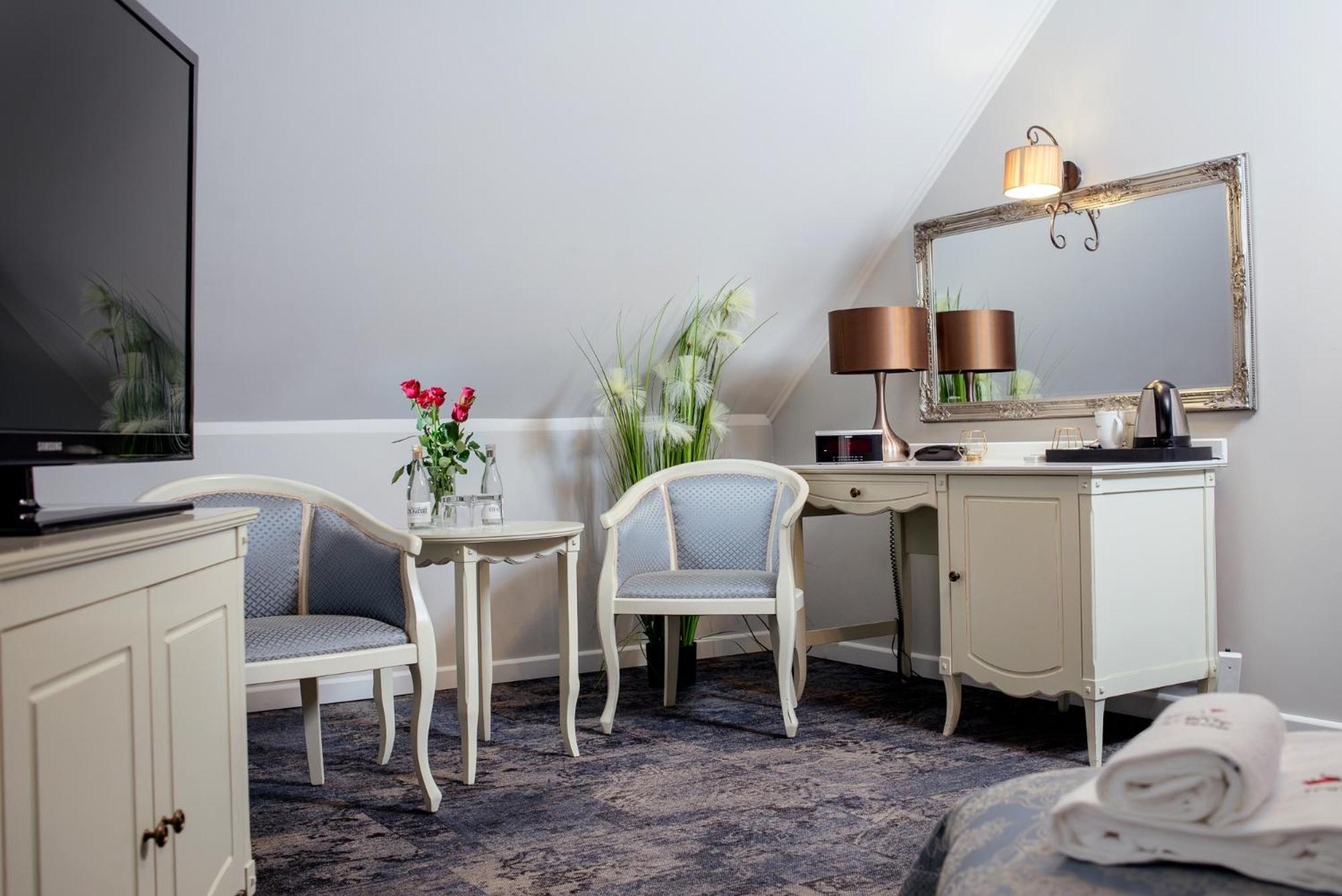 Suite - Photo 11