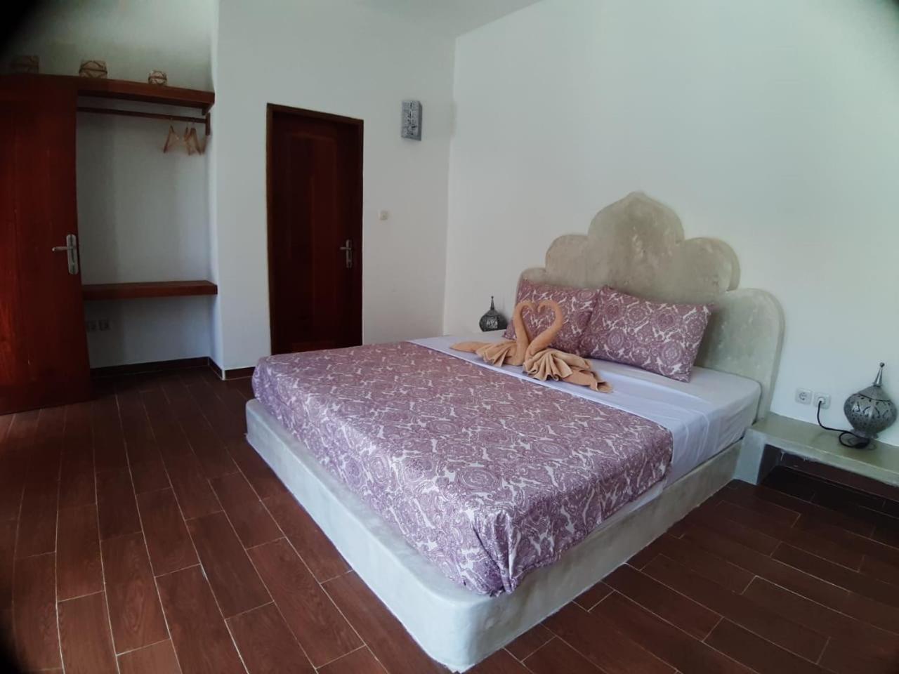 Three-Bedroom Villa - Photo 17