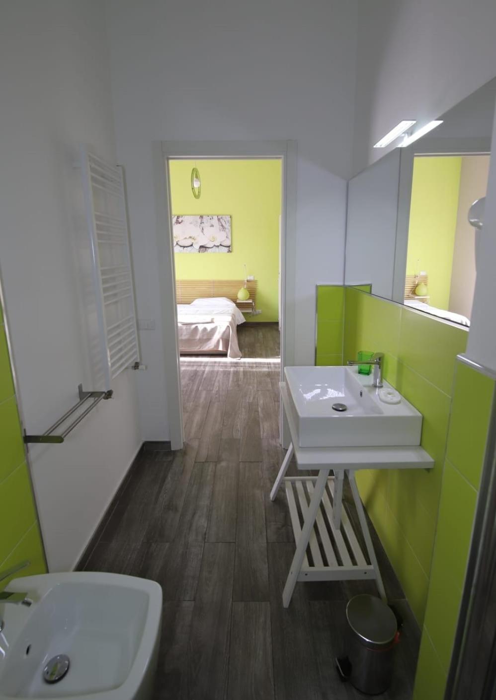 King Room with Balcony - Photo 31