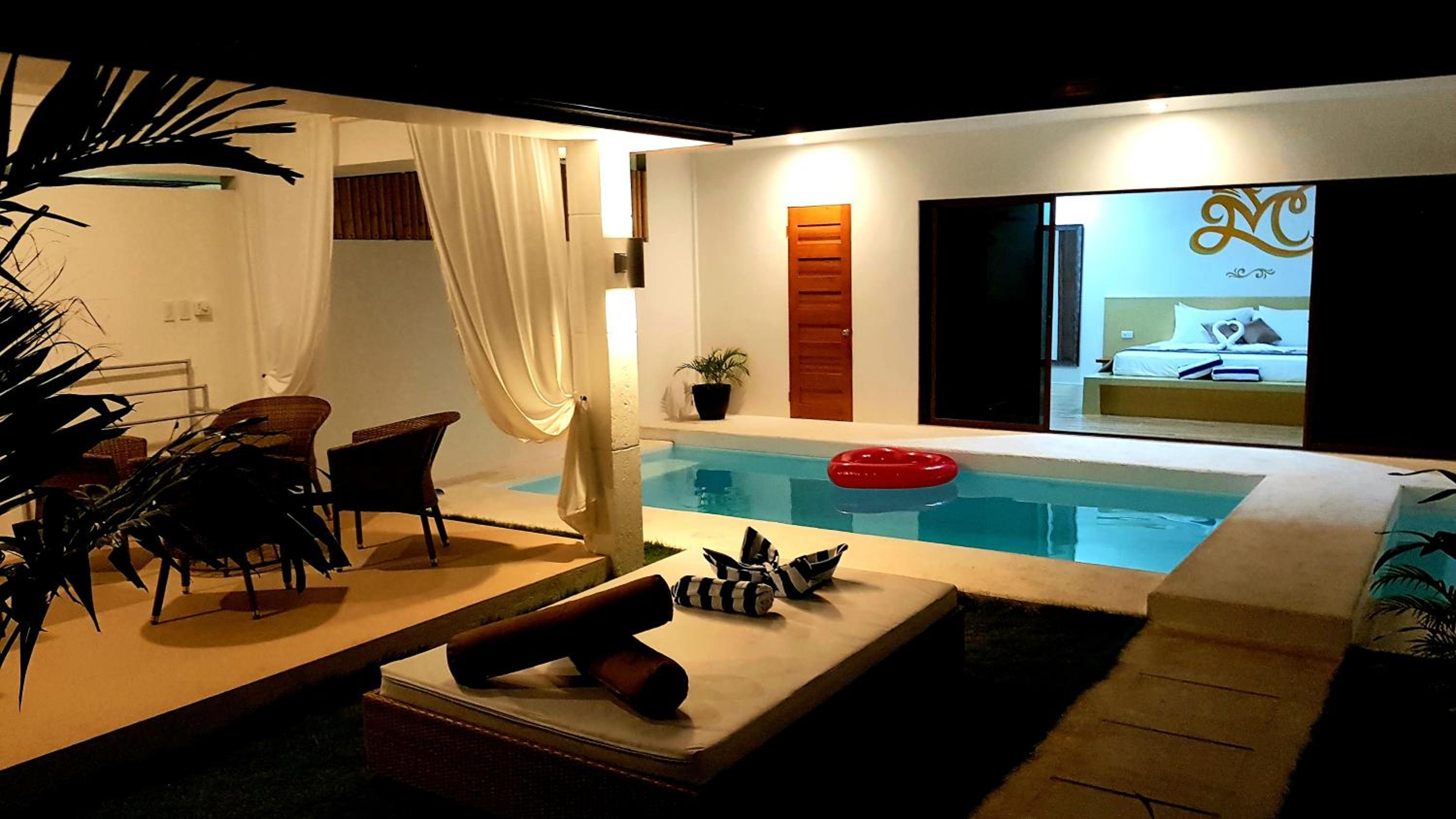 One-Bedroom Villa with Private Pool - Photo 12