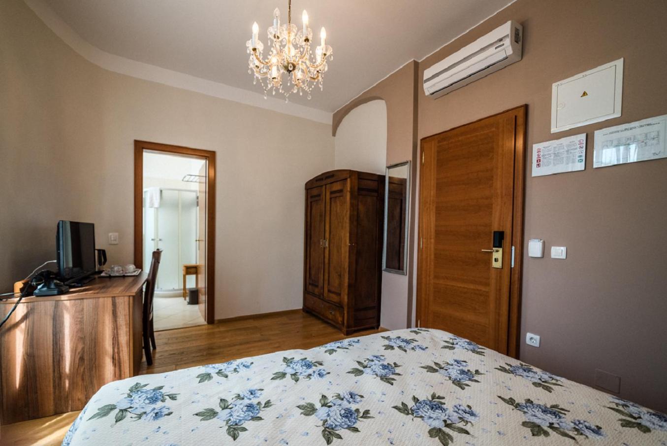 Deluxe Double Room - Photo 15