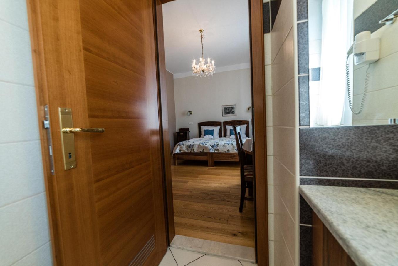Deluxe Double Room - Photo 14