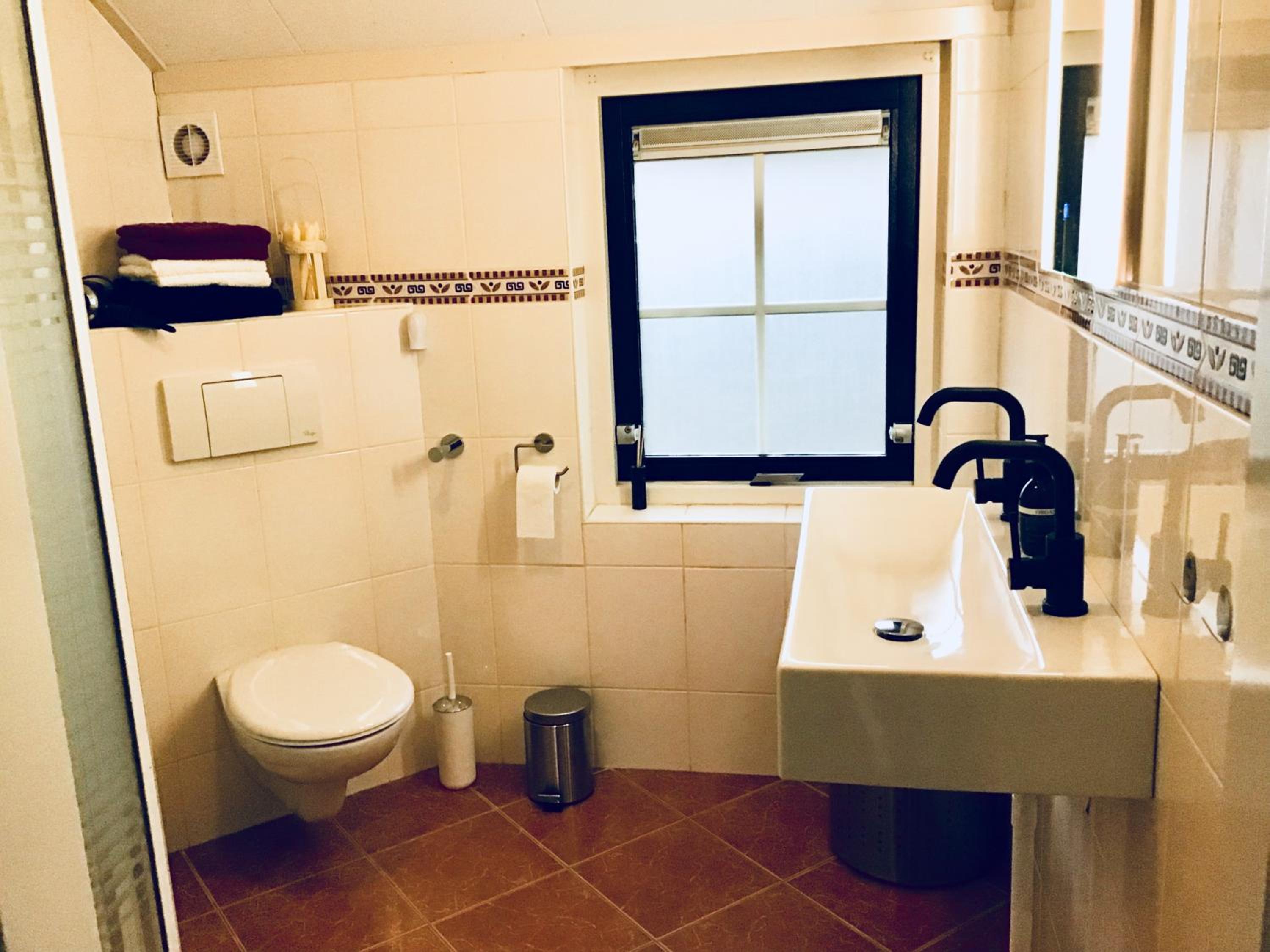 Two-Bedroom House - Photo 10