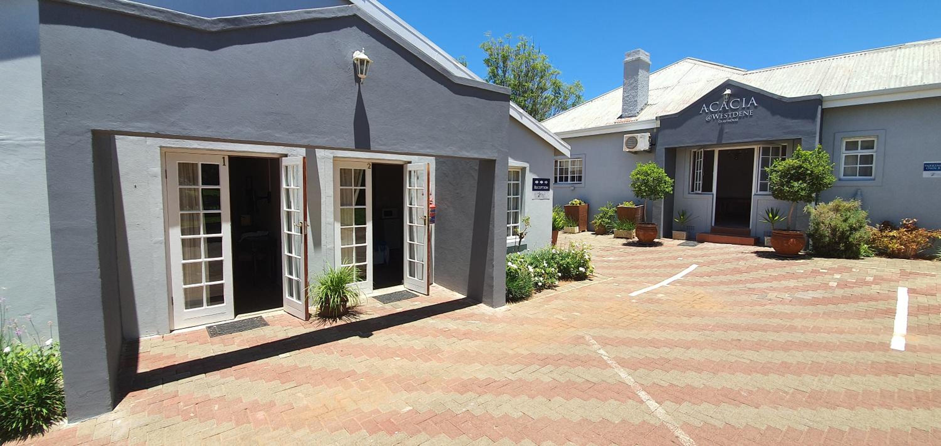 Deluxe Double or Twin Room with Garden View photo 3