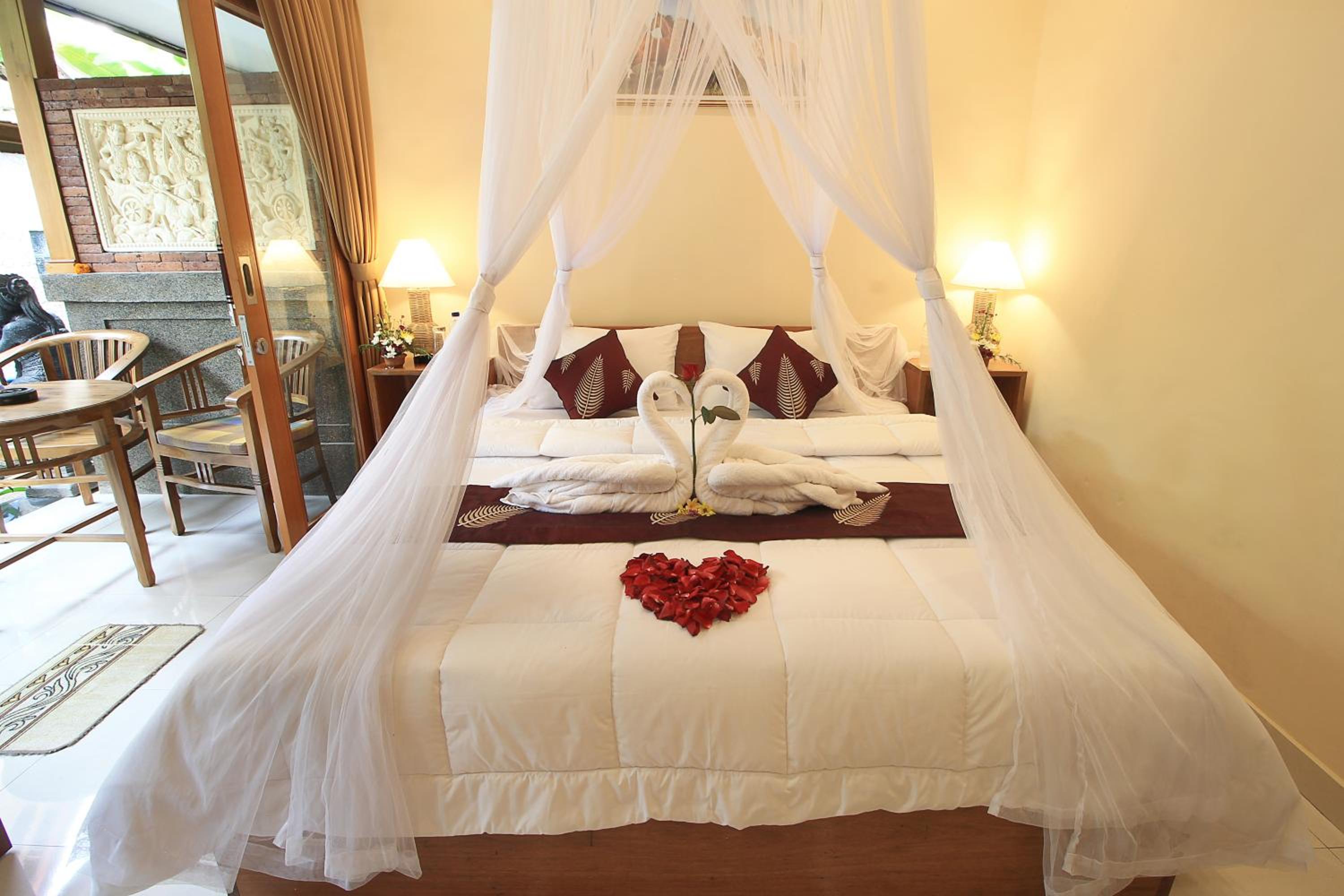 Deluxe King Room - Photo 10