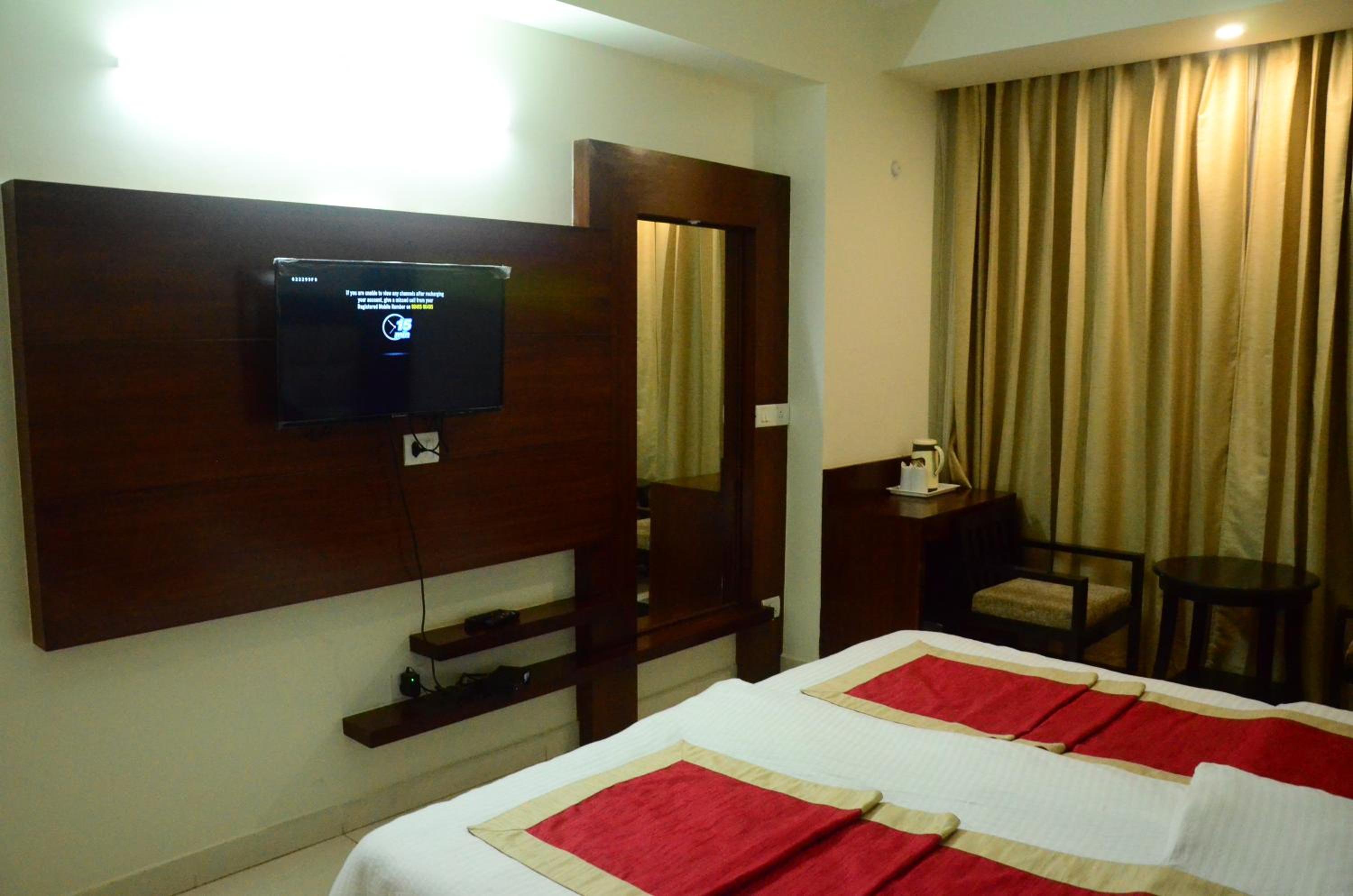 Deluxe King Room - Photo 3