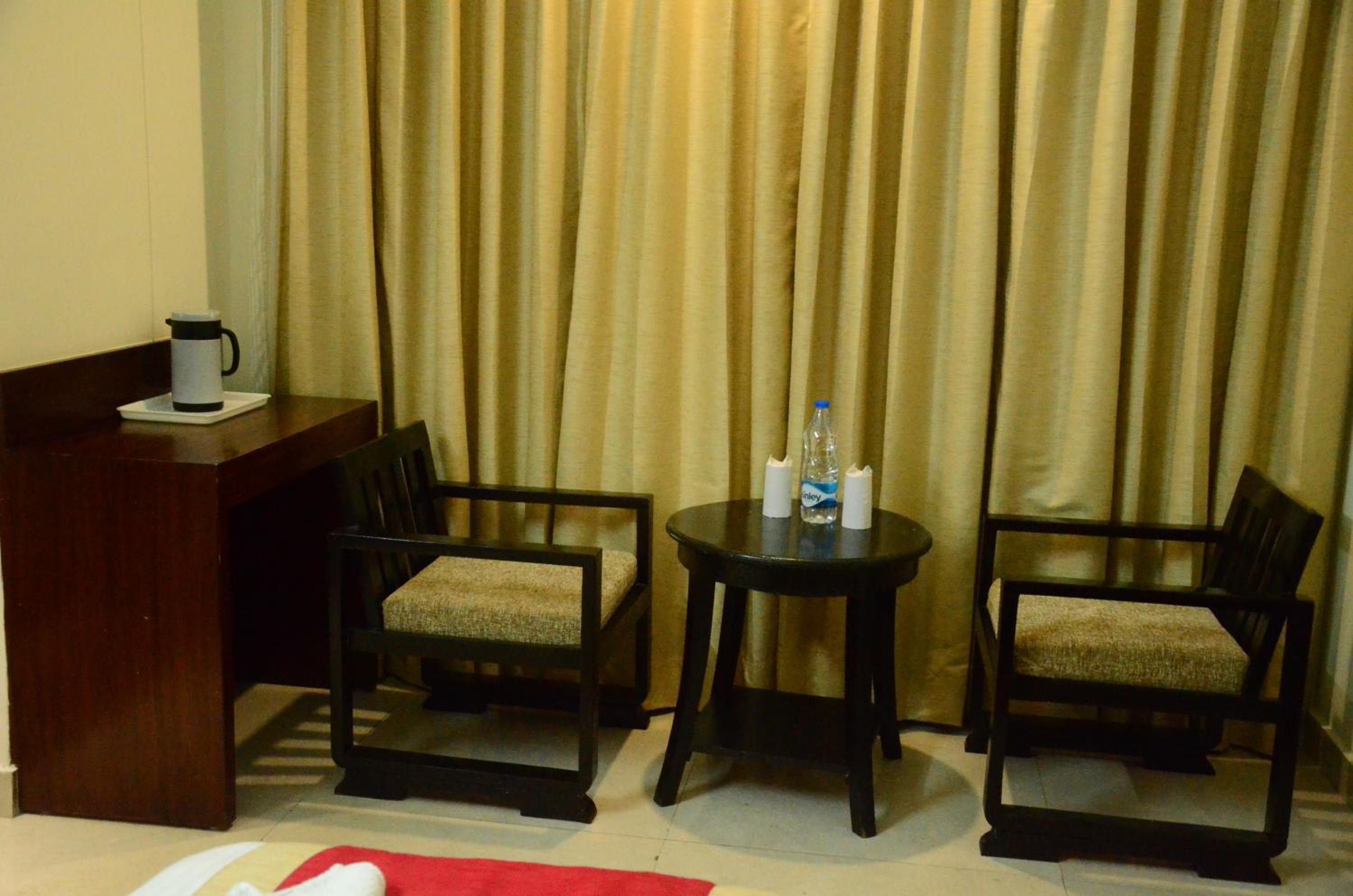 Deluxe King Room - Photo 5